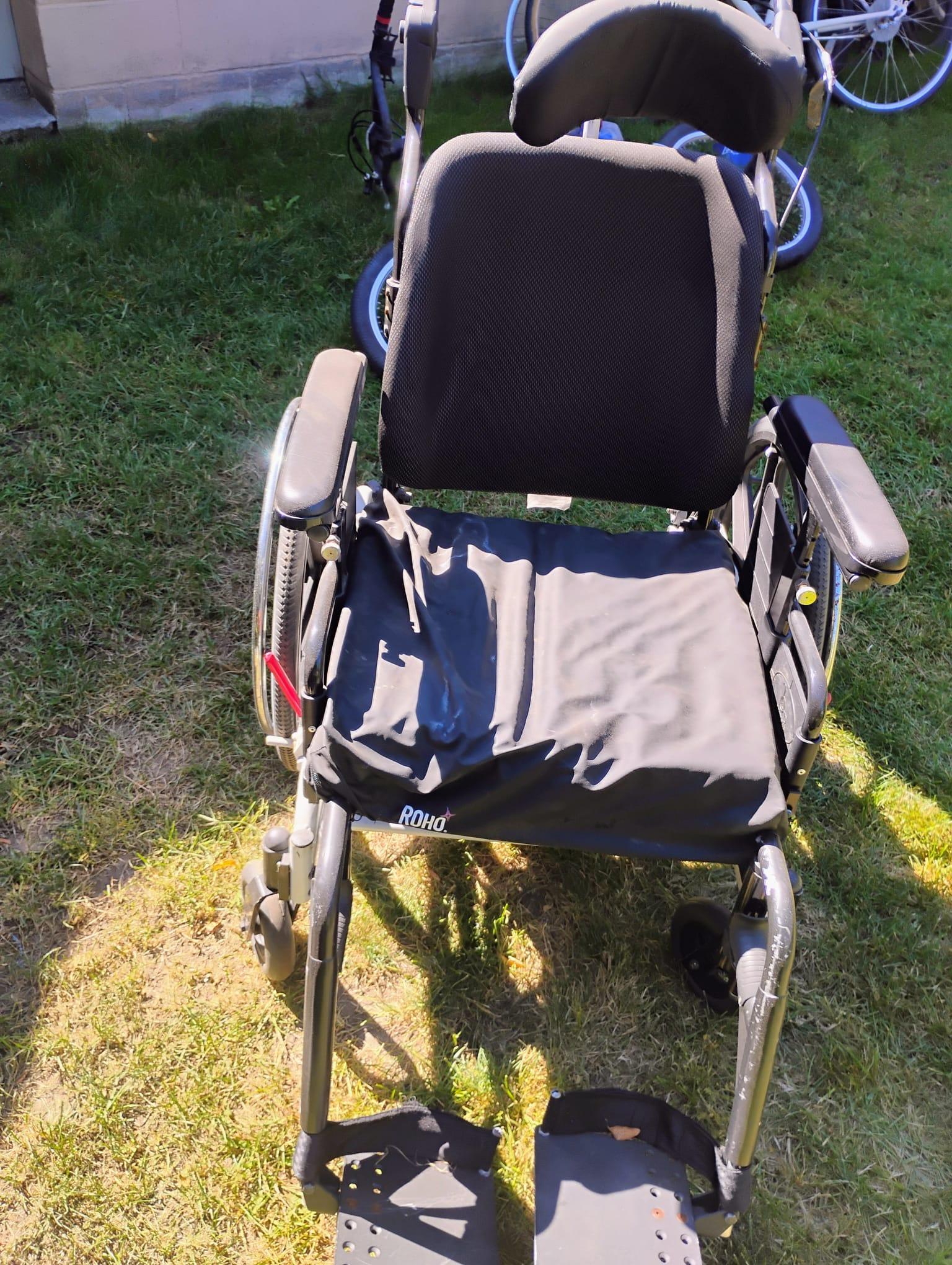 Invacare Matrx Wheelchair w/Attachments/ROHO - photo 2