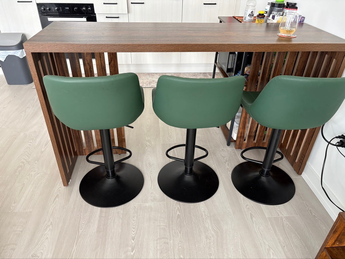 Kitchen Island + 3 Bar Stools + Microwave - Like New - photo 3