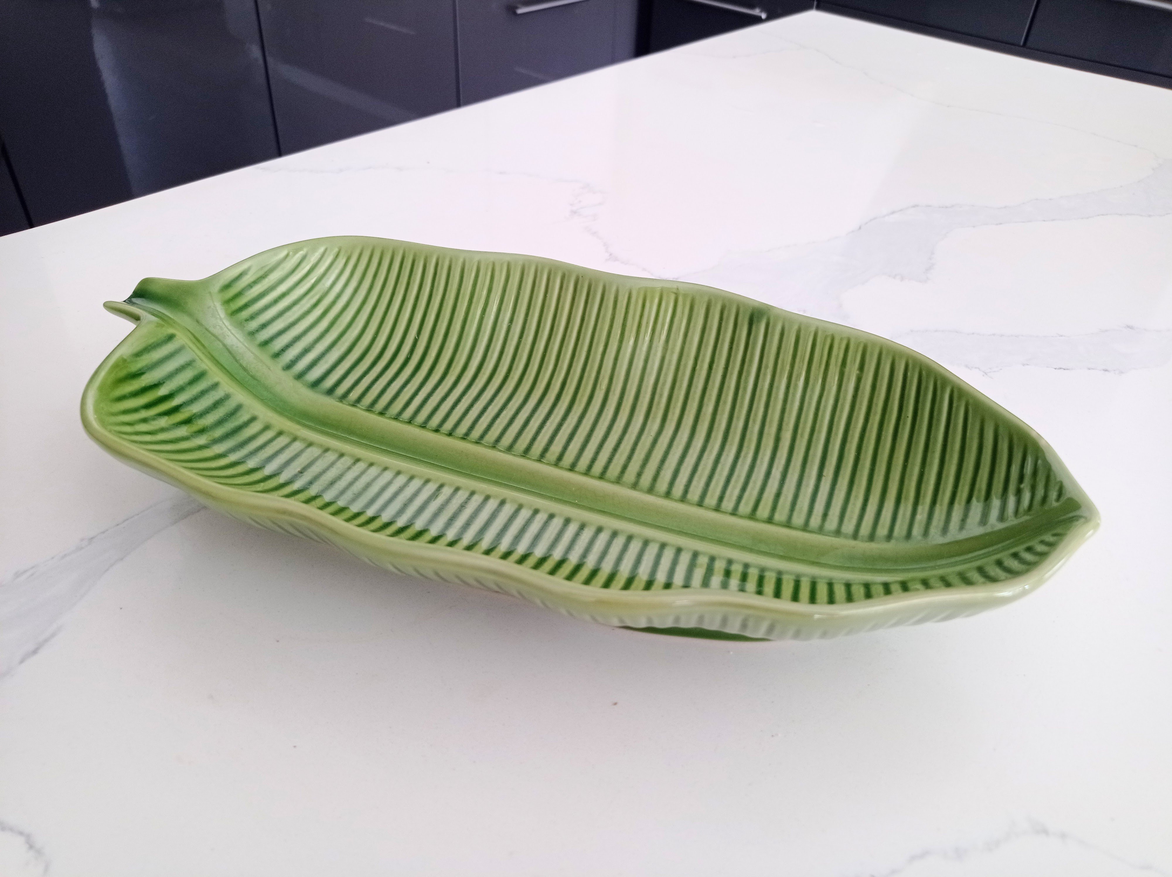 Green Banana Leaf Ceramic Tray / Serving Platter / Catchall Dish - photo 2