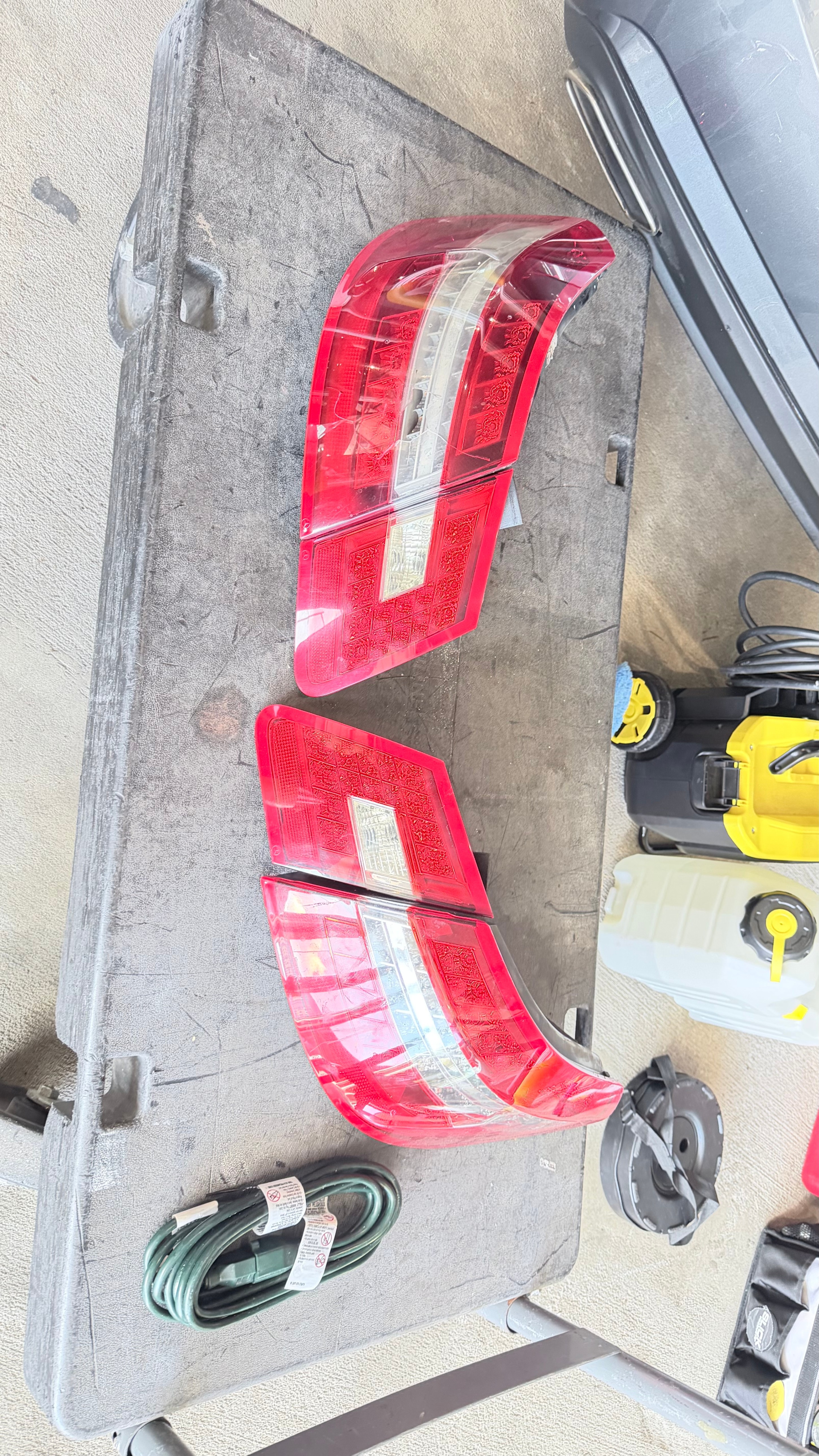 2012 MB rear taillight working condition