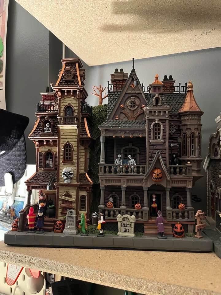 LEMAX SPOOKY TOWN HALLOWEEN COLLECTIBLES - photo 5