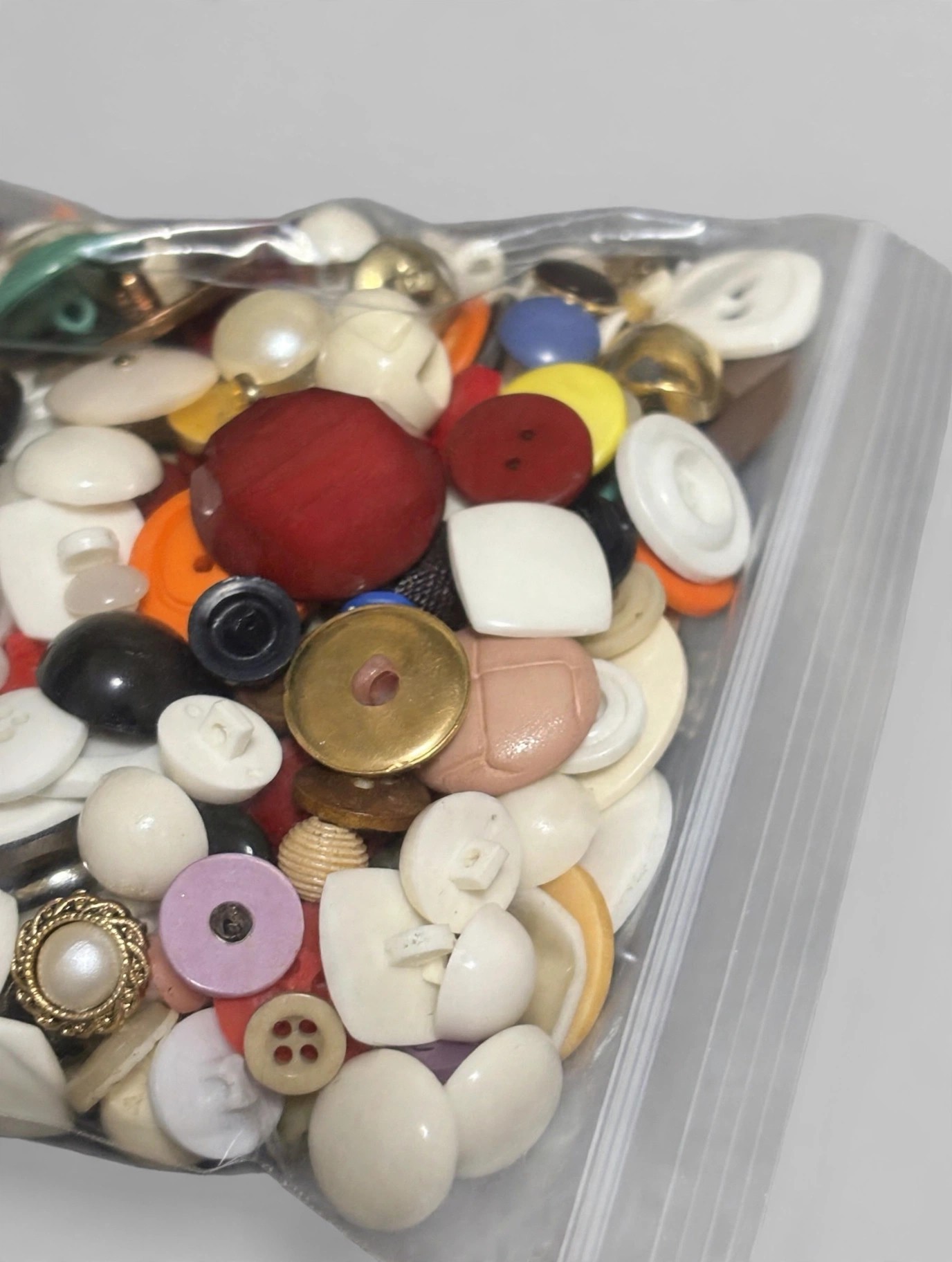 Vintage Mixed Lot 340g Old Buttons Collection Craft Sewing - photo 4
