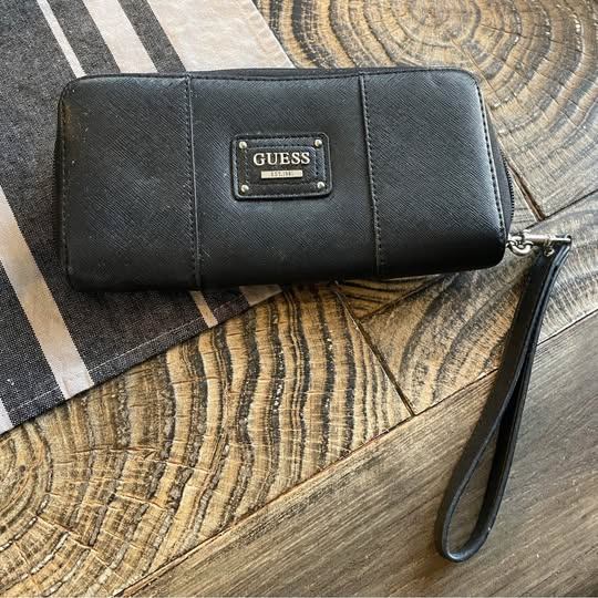 GUESS Continental style Wristlet Wallet Black Preloved - photo 2
