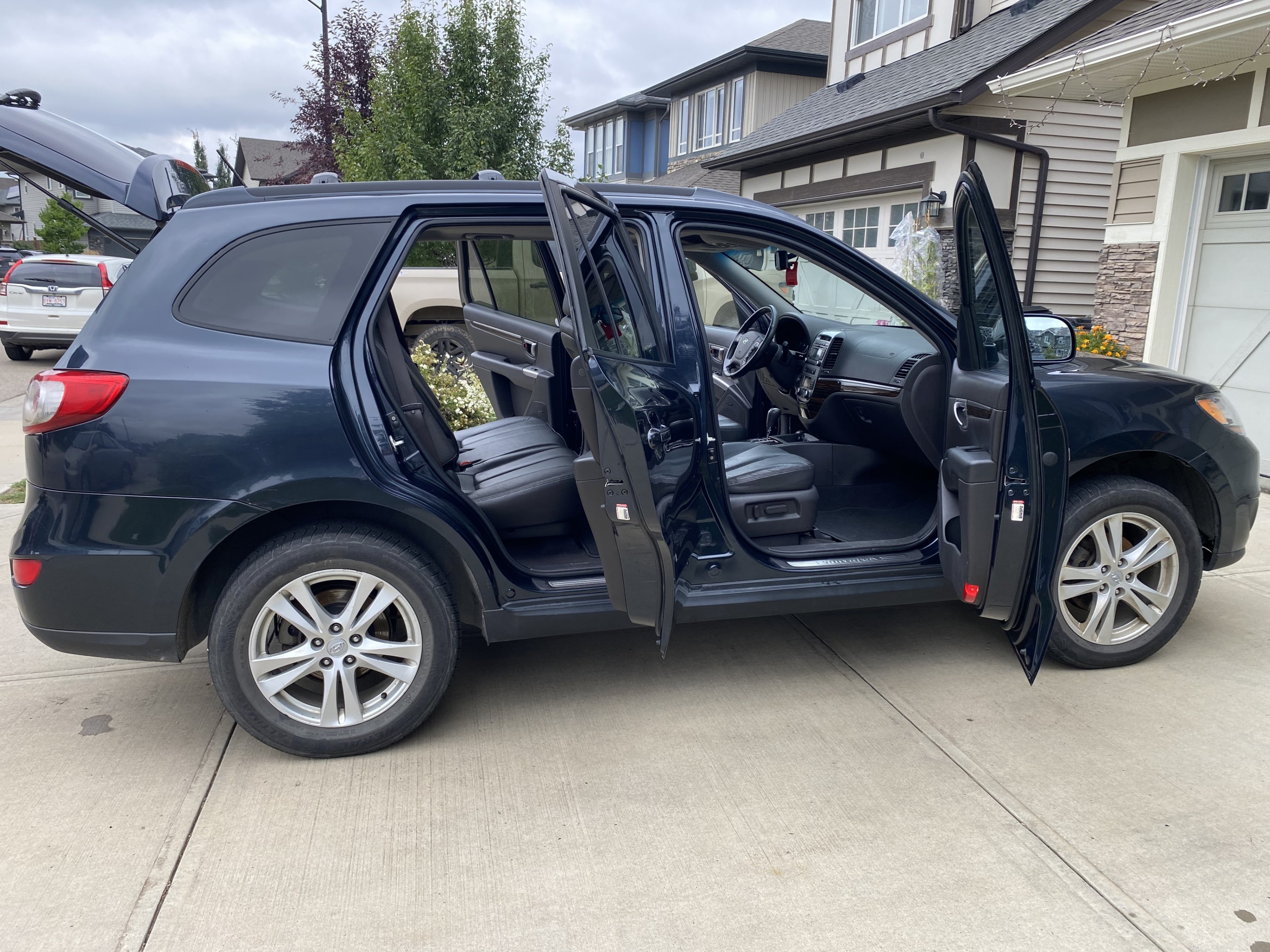 2010 Hyundai Santa Fe Sport – Active Status – AWD – 239K – $5400