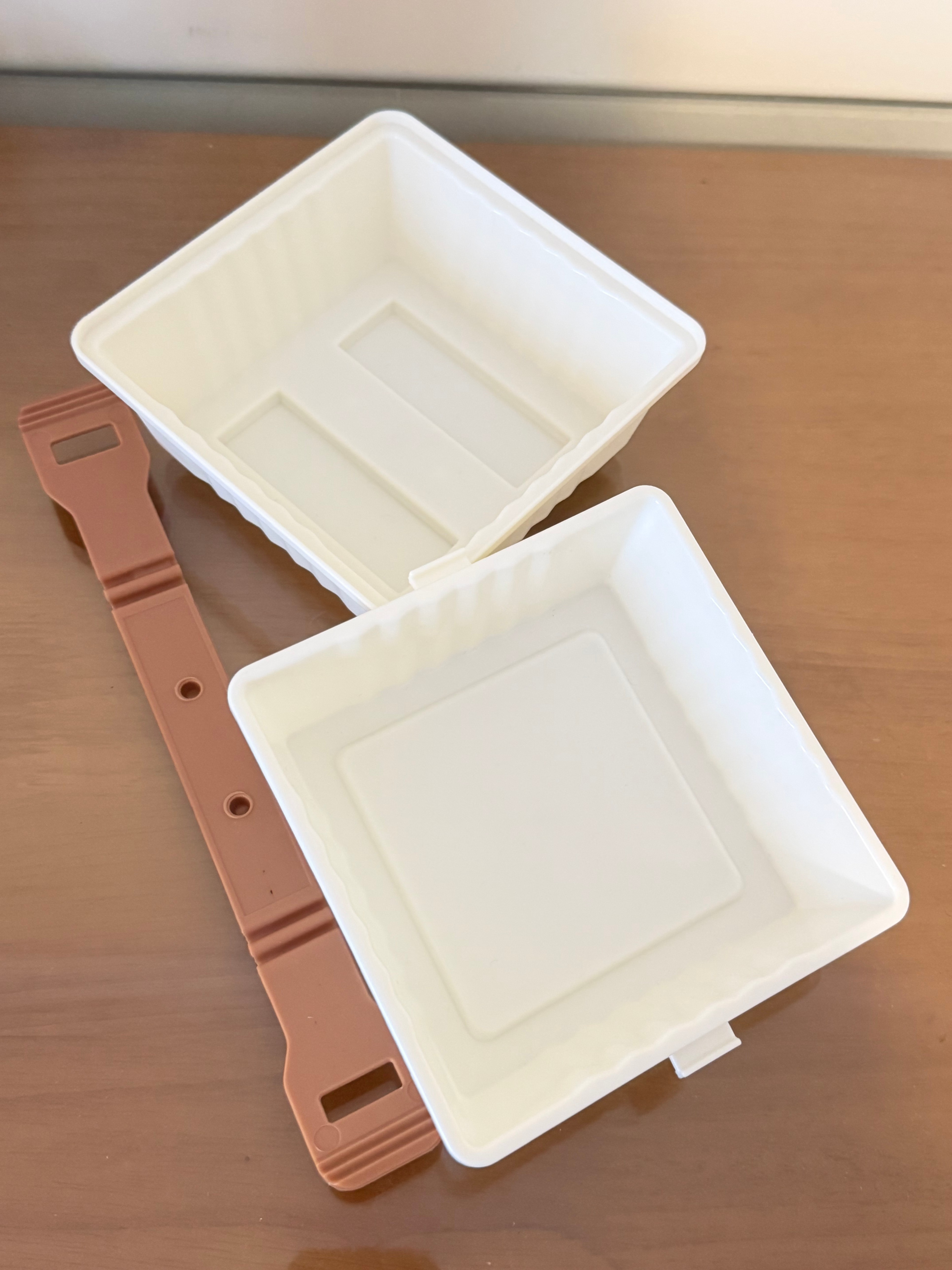 Reusable Food Box / Sandwich Box with Securing Strap - photo 2