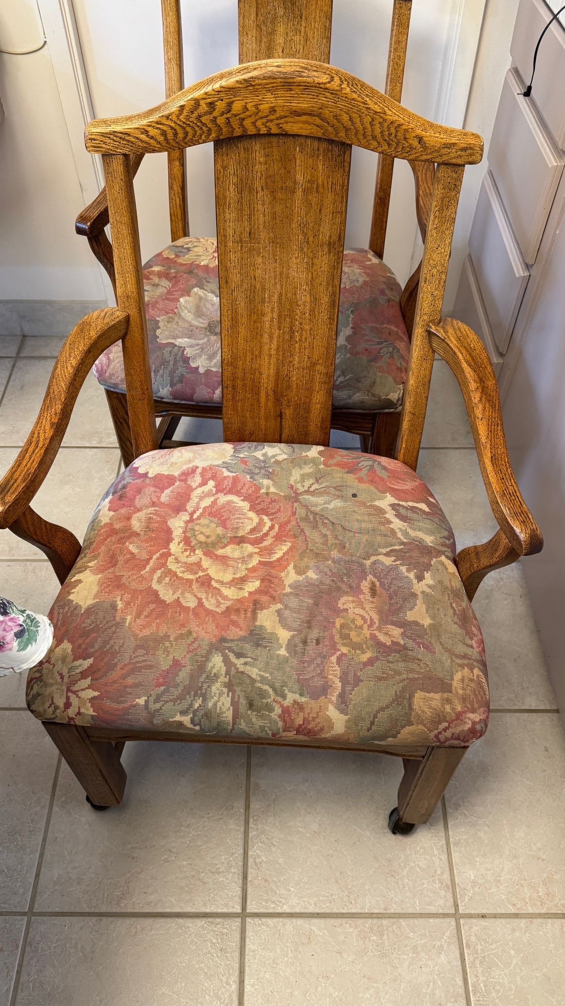 Set of 4 Comfortable Wood Chairs with Wheels – C$300 - photo 2