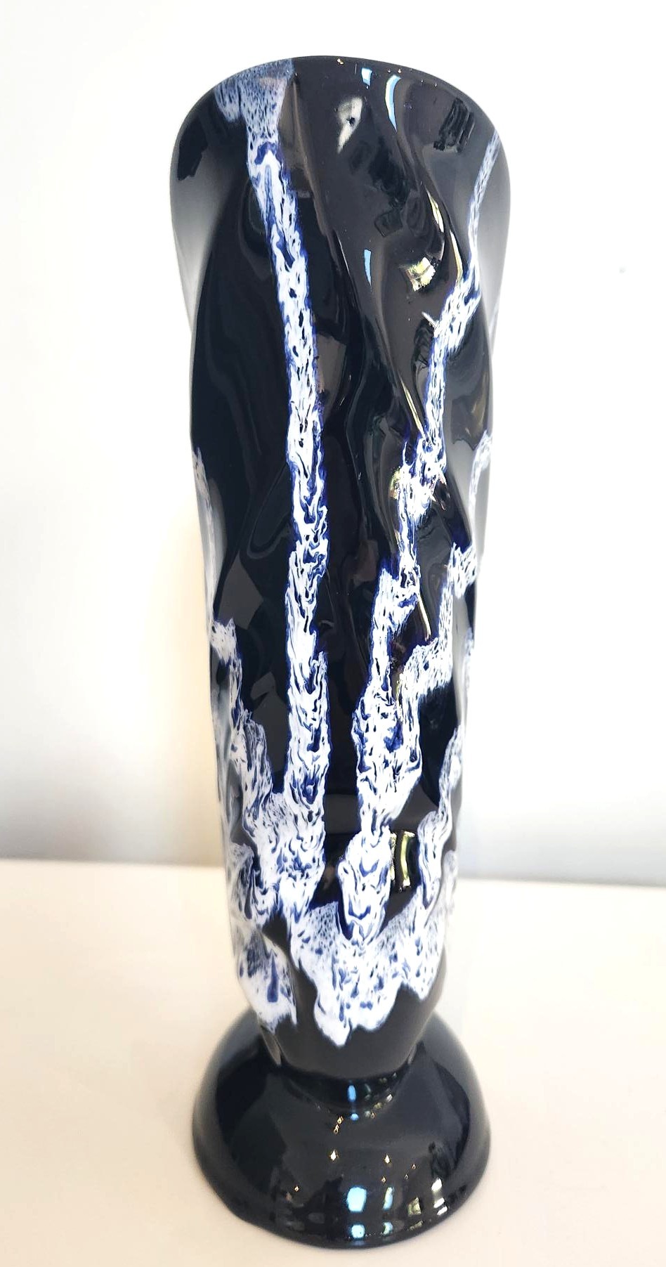Vintage Blue Mountain Pottery Tulip Vase - Cobalt & White - photo 5