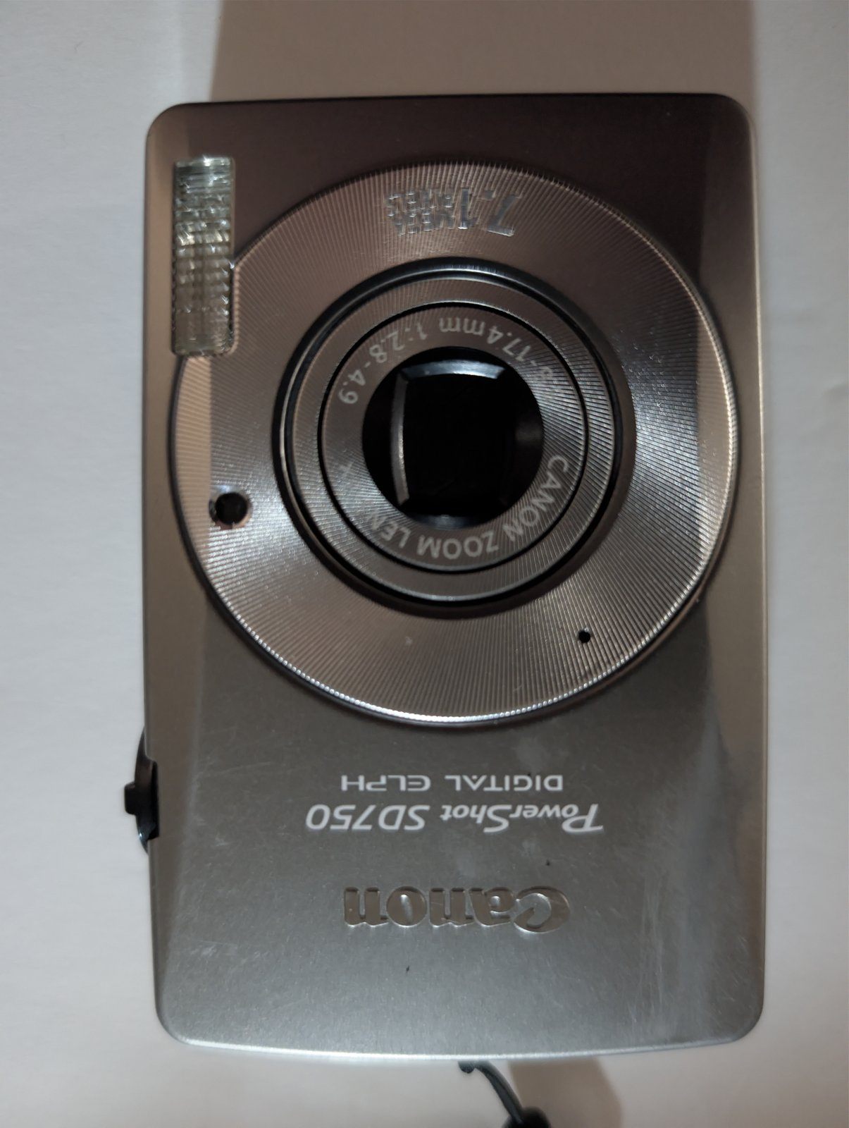 Canon PowerShot SD750 ELPH 7.1MP Camera + 3 Batteries, Charger - photo 2