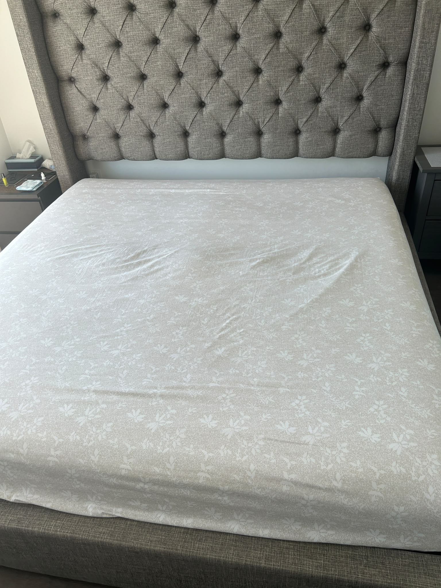 King Grey Upholstered Platform Bed with Storage Drawer - photo 2
