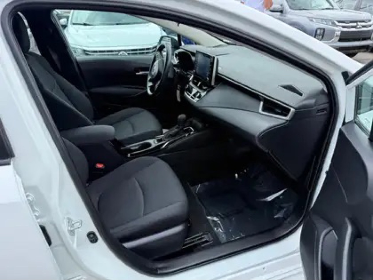 2021 Toyota Corolla LE – Only 55,880 km - photo 2