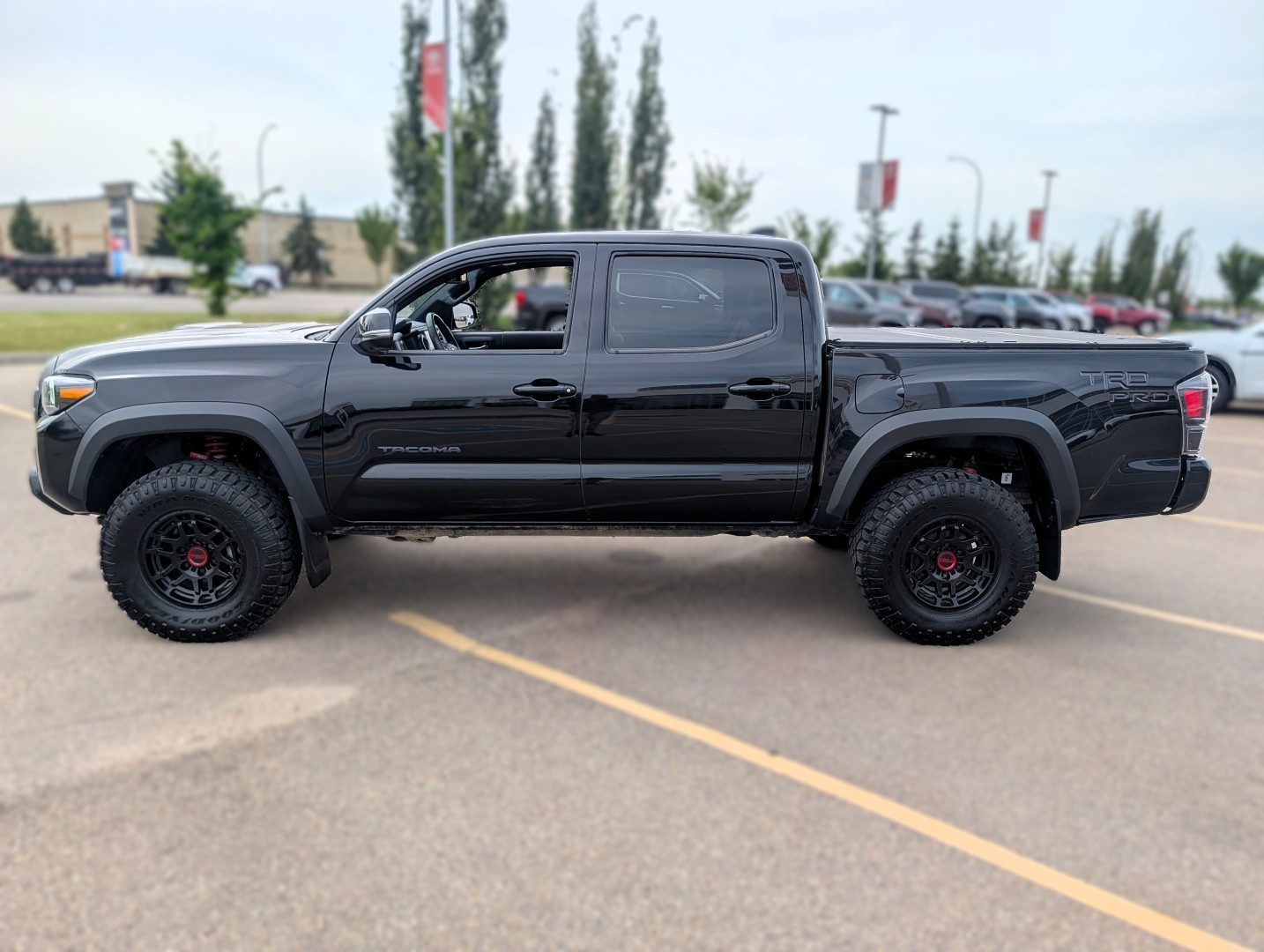 2023 Toyota Tacoma - photo 2
