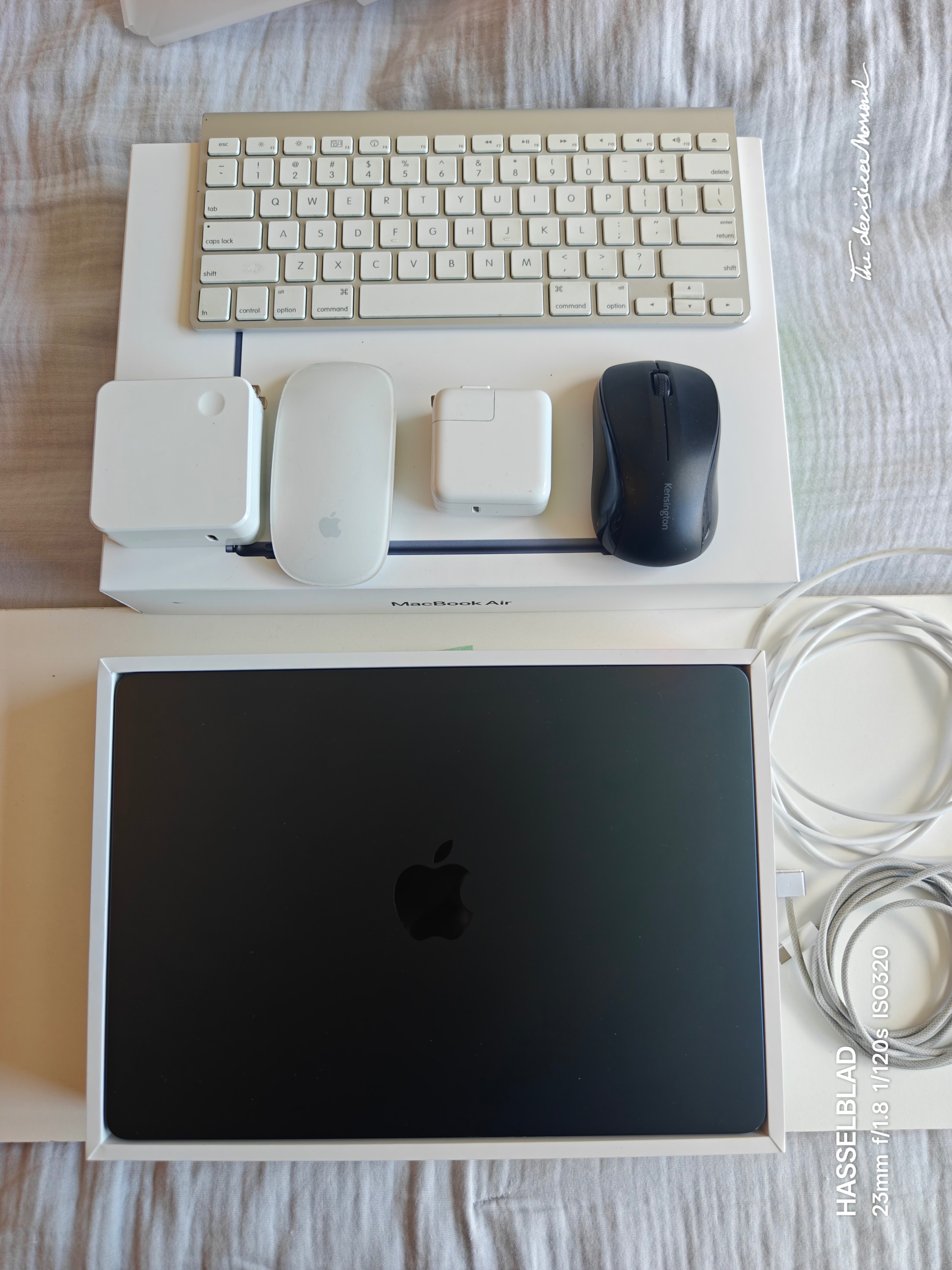 Like New Macbook Air M2 13 inch !! FULL SET ! Incl Microsoft Ofc