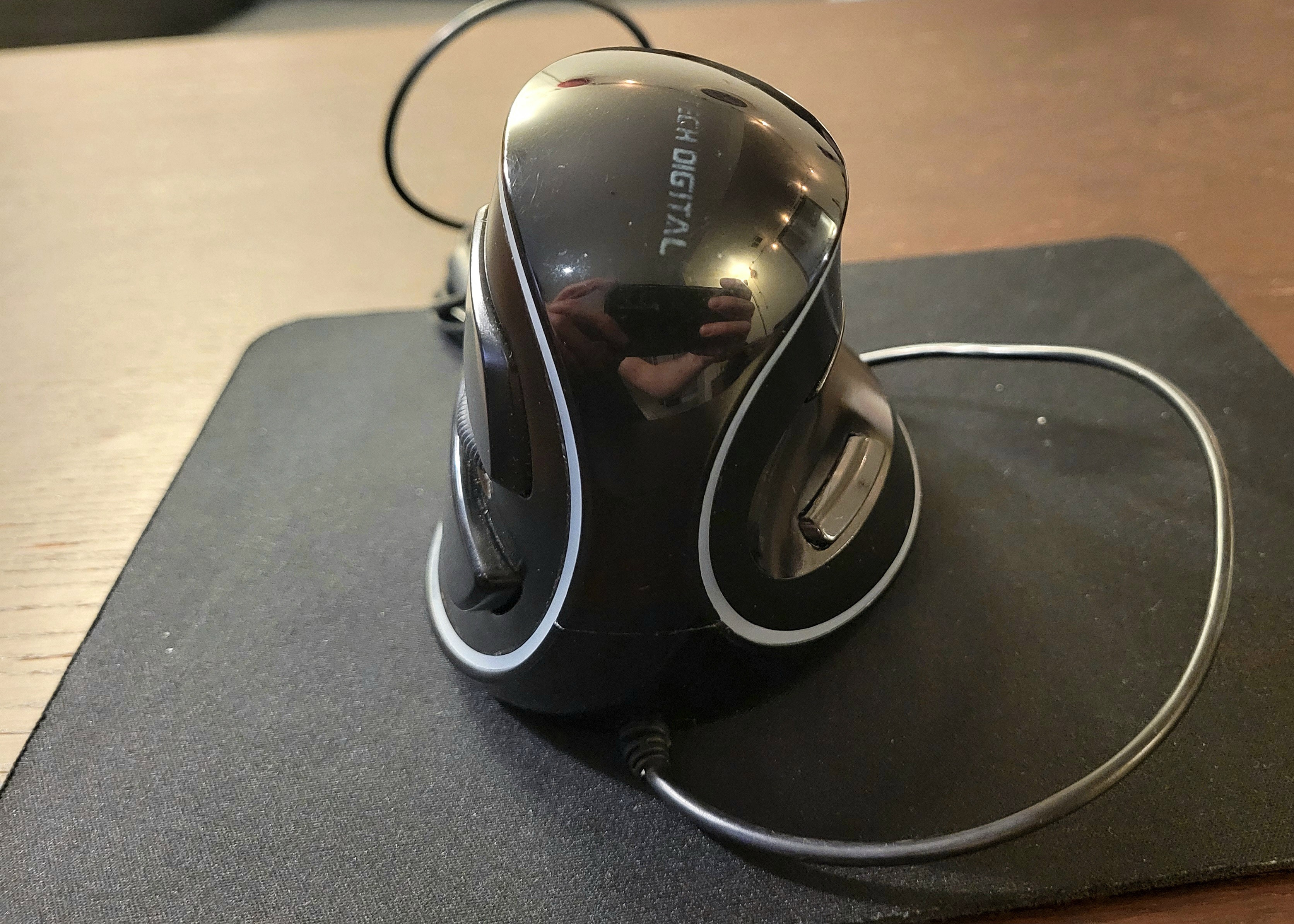J-Tech Digital Red Ergonomic Vertical Mouse (Model V628) - photo 3