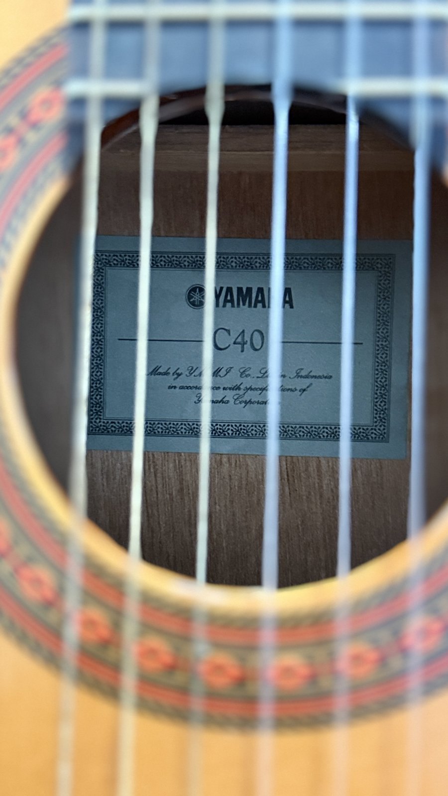 Yamaha C40 Classical Guitar + Gig Bag + Tuner, Capo, Strings - photo 3