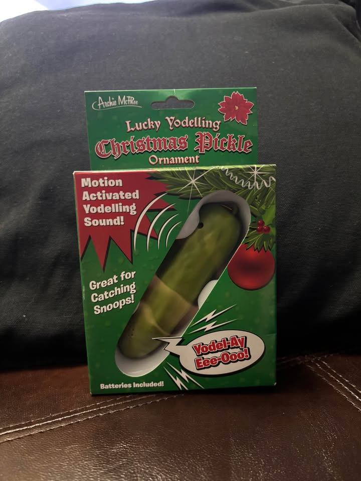 BNIB Archie McPhee Lucky Yodelling Christmas Pickle Ornament - photo 2