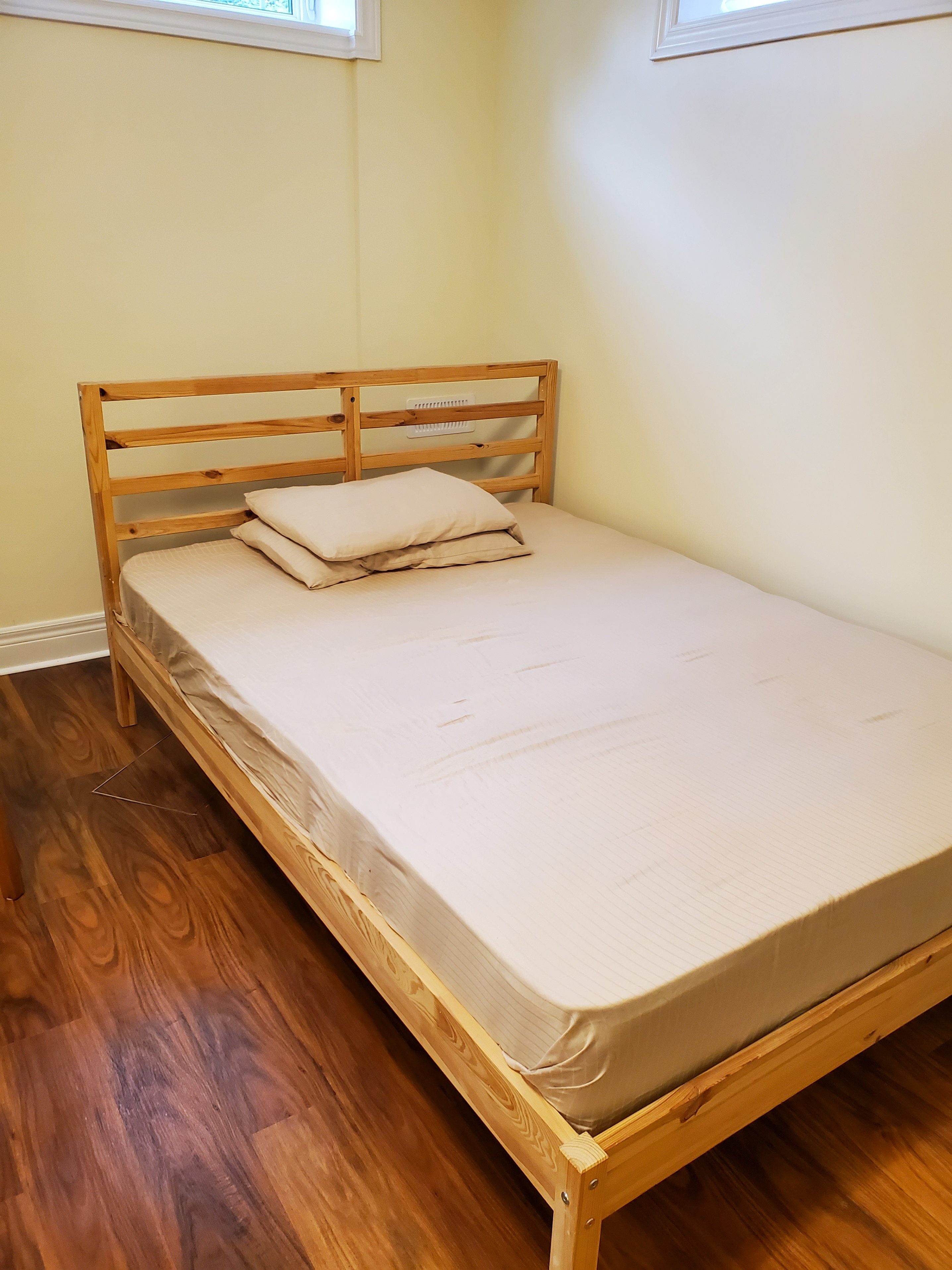 Furnished Basement Studio Apt. for Rent in Etobicoke - photo 2