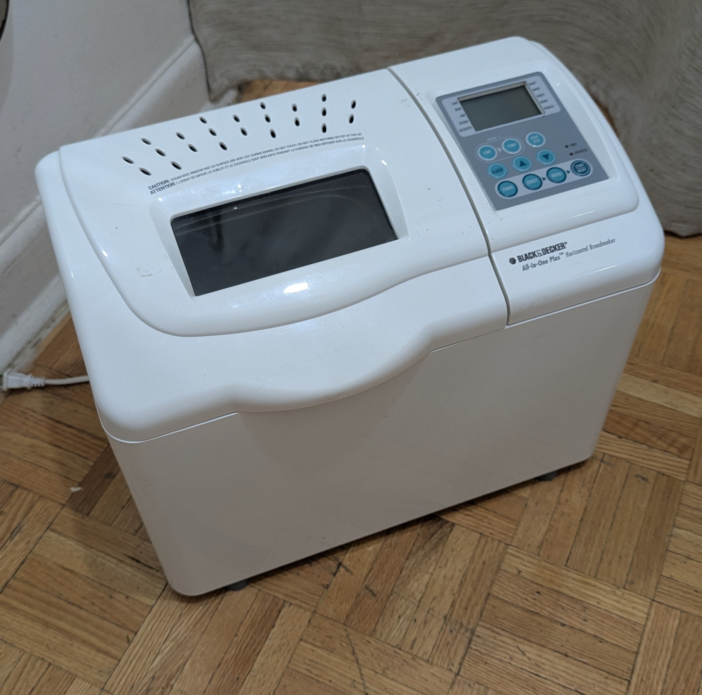 FOR PARTS\REPAIRS! Black & Decker B2000 Horizontal Bread Maker