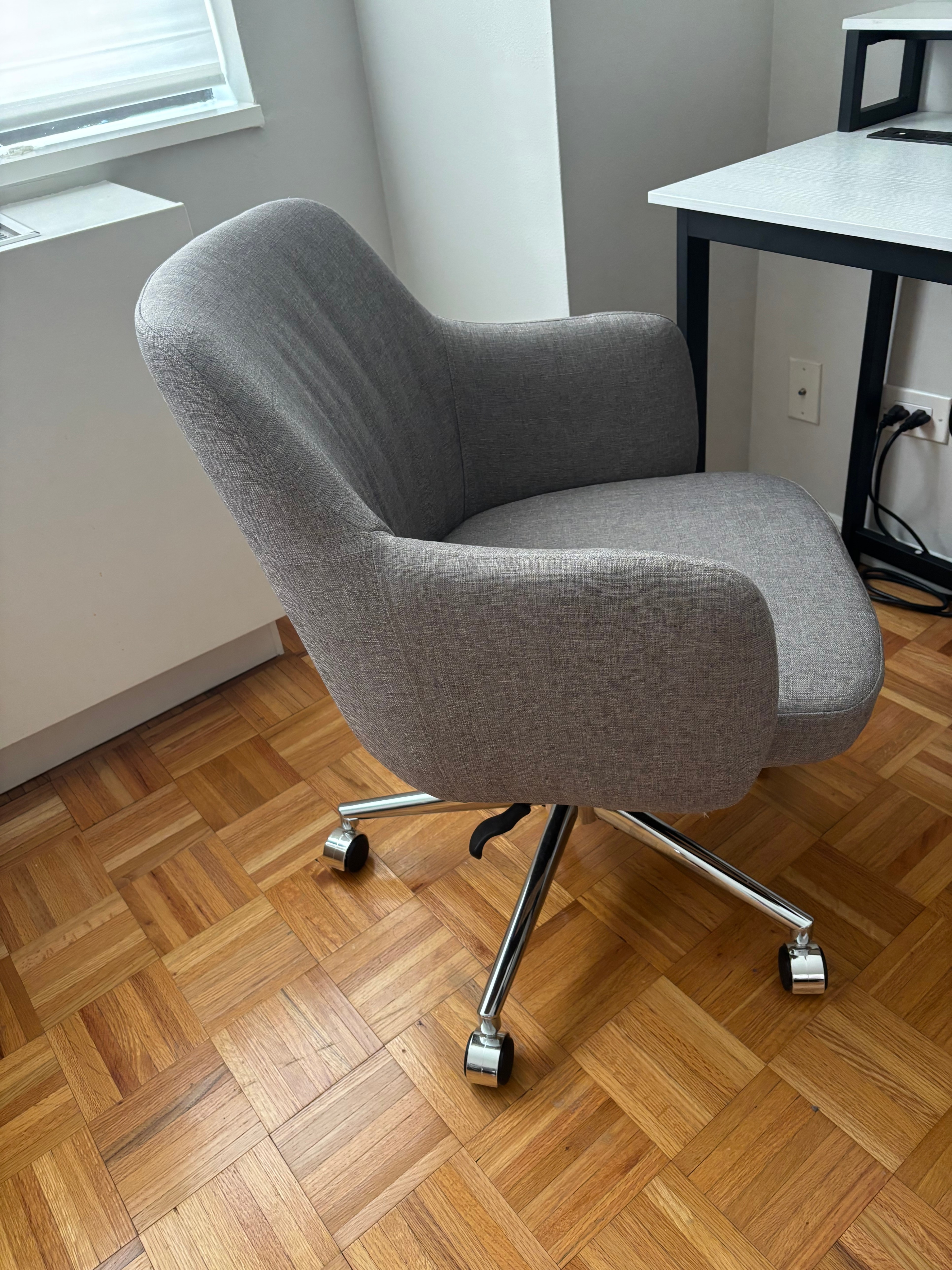 Gray Adjustable Swivel Office Chair – Good Condition