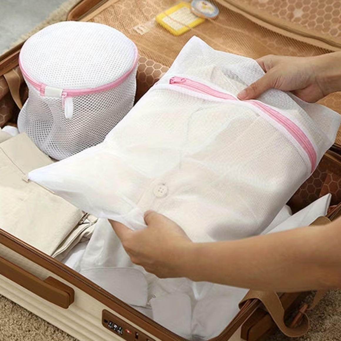 Set of 4 Brand New Mesh Laundry Bags bra protection - photo 3