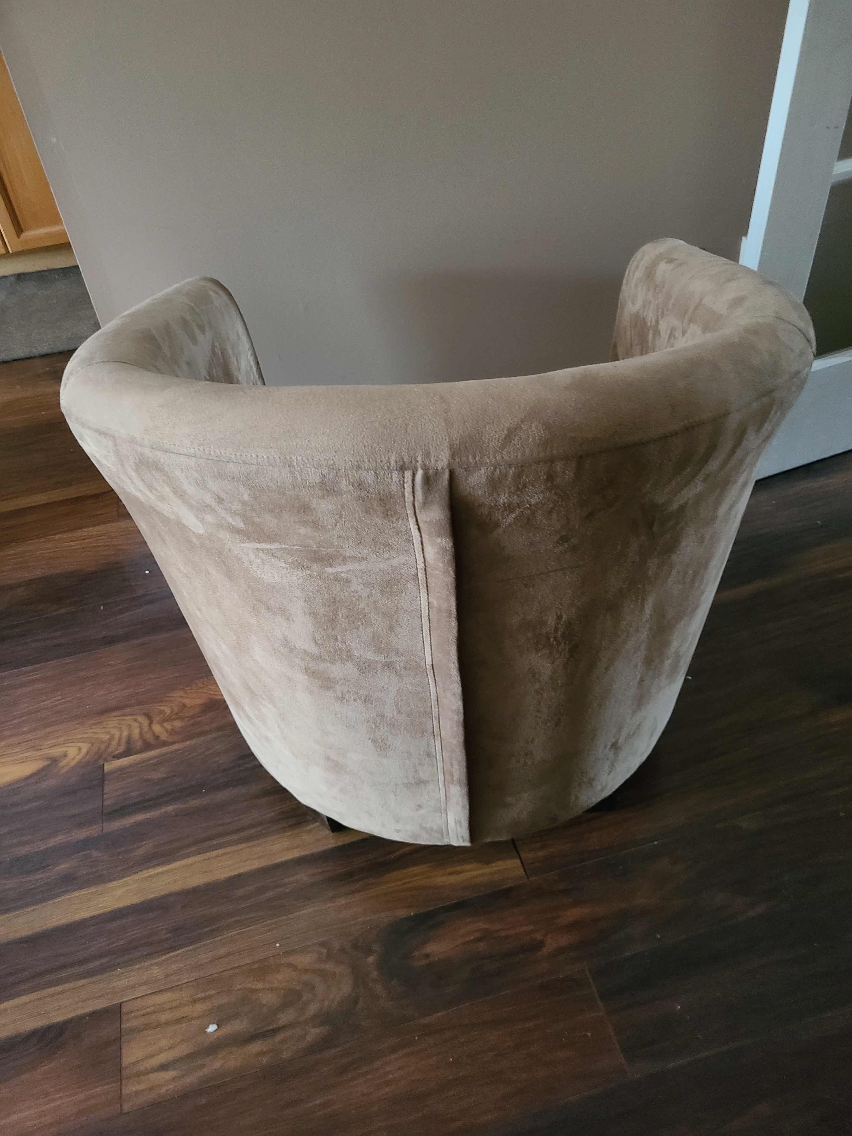 Accent Barrel Chairs - photo 3