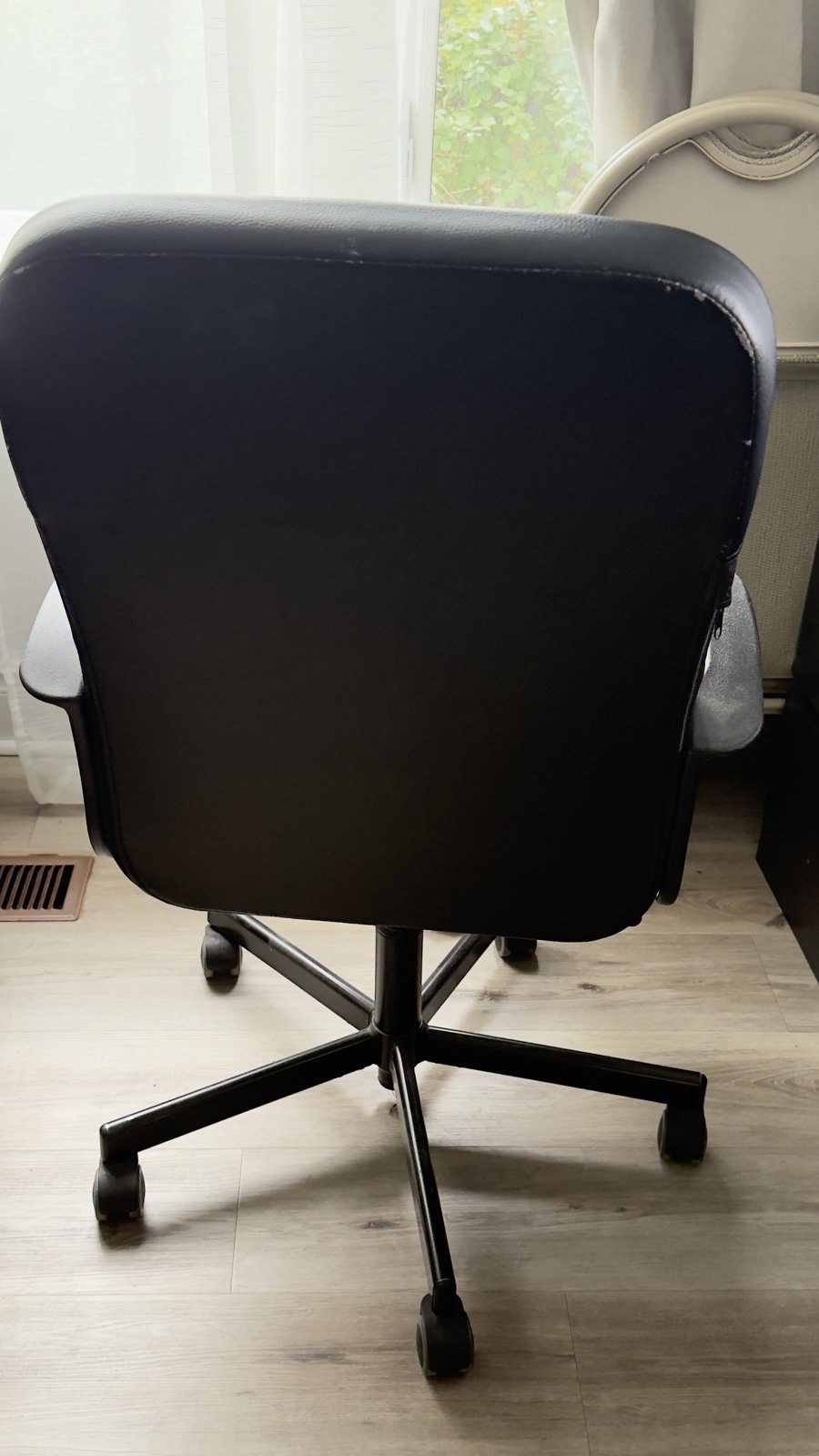 Black Office Chair with Armrests – Swivel, on Wheels - photo 4