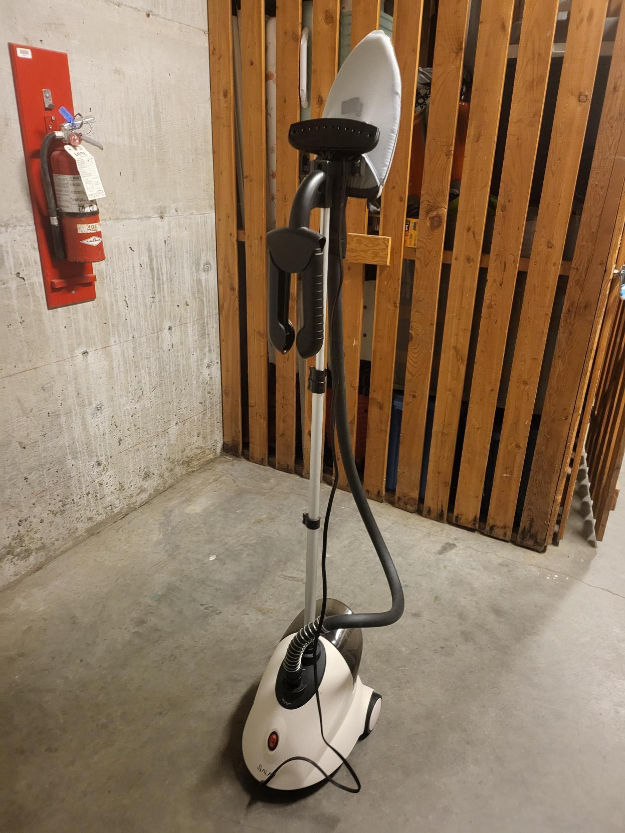 Like new clothing steamer for sale! - photo 2