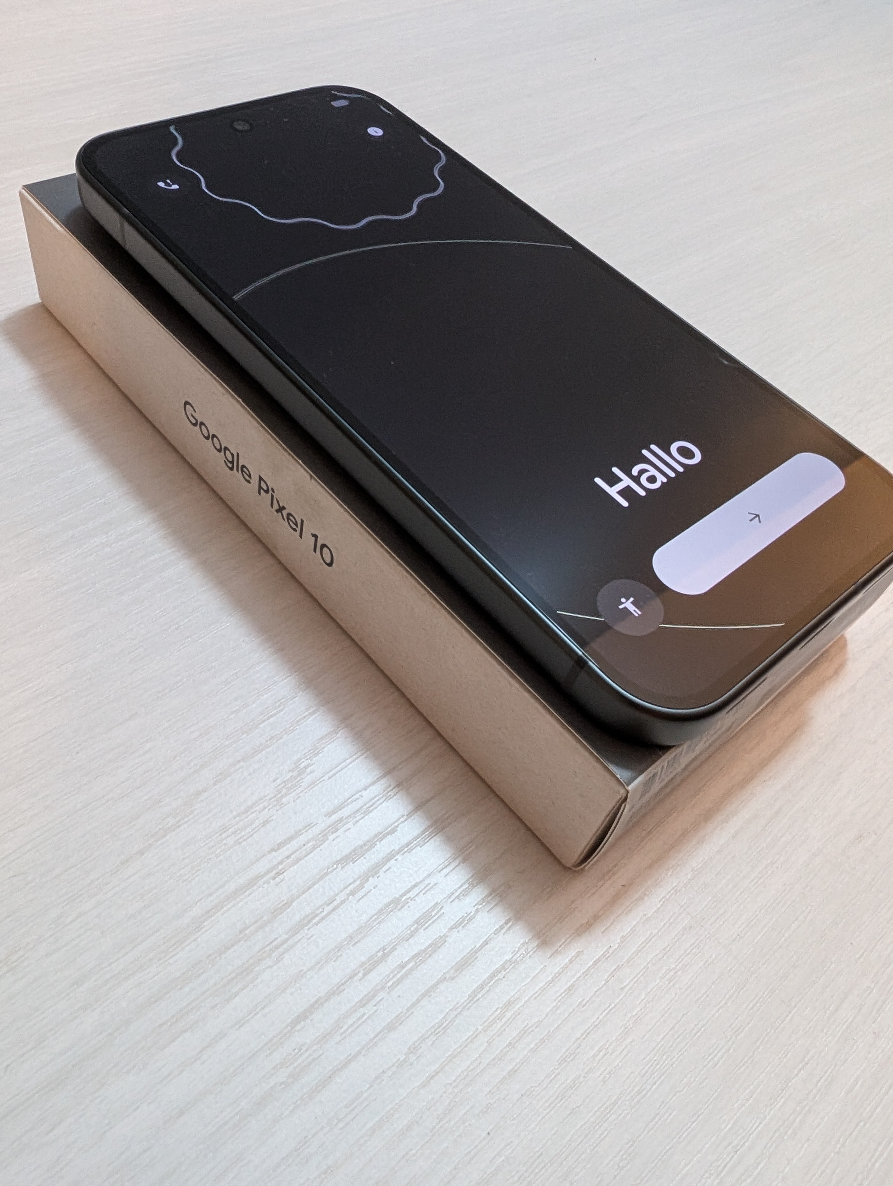 Google Pixel 10 128GB - Obsidian Black - Unlocked + Case - photo 3