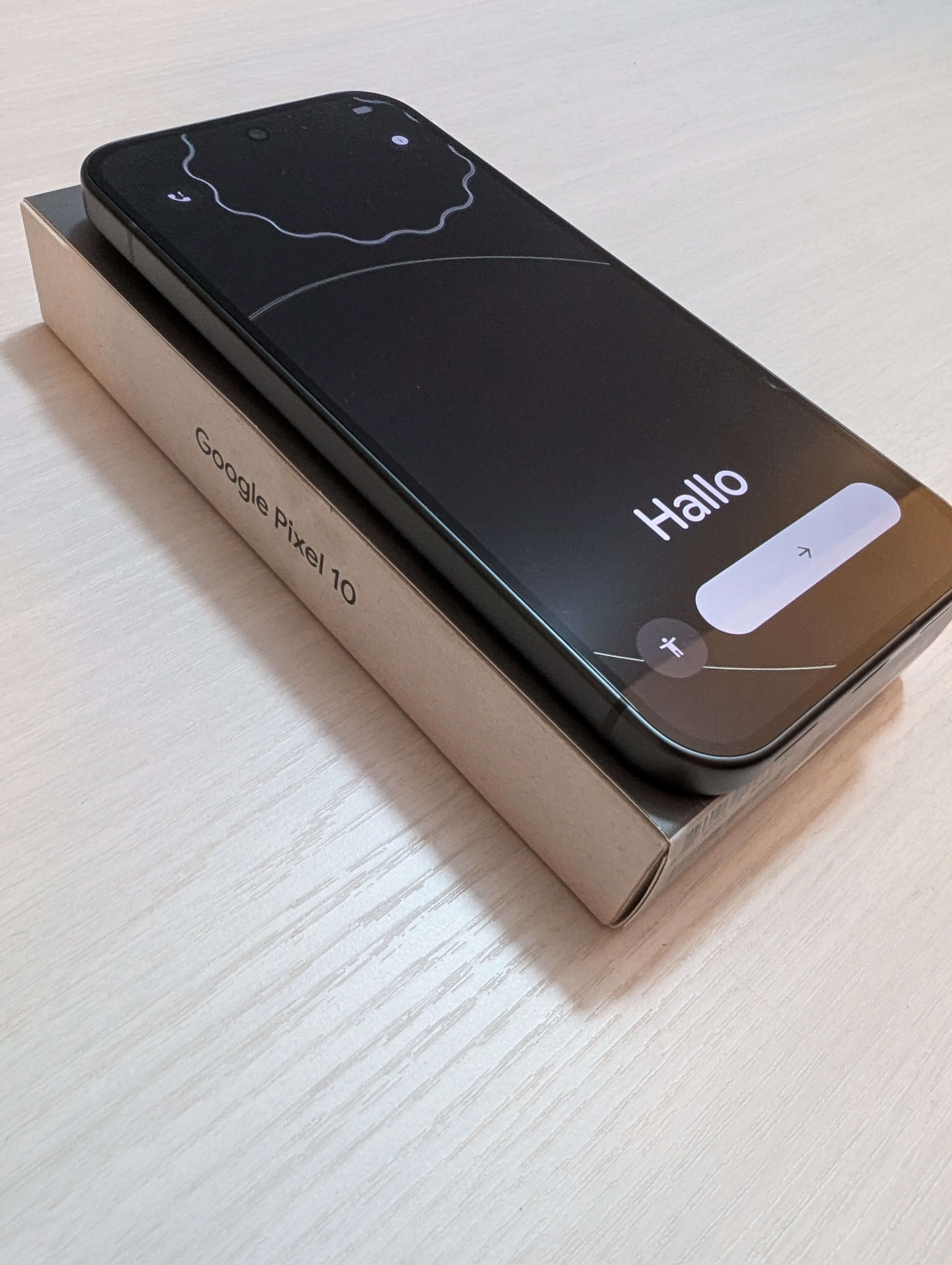 Google Pixel 10 128GB - Obsidian Black - Unlocked + Case - photo 3