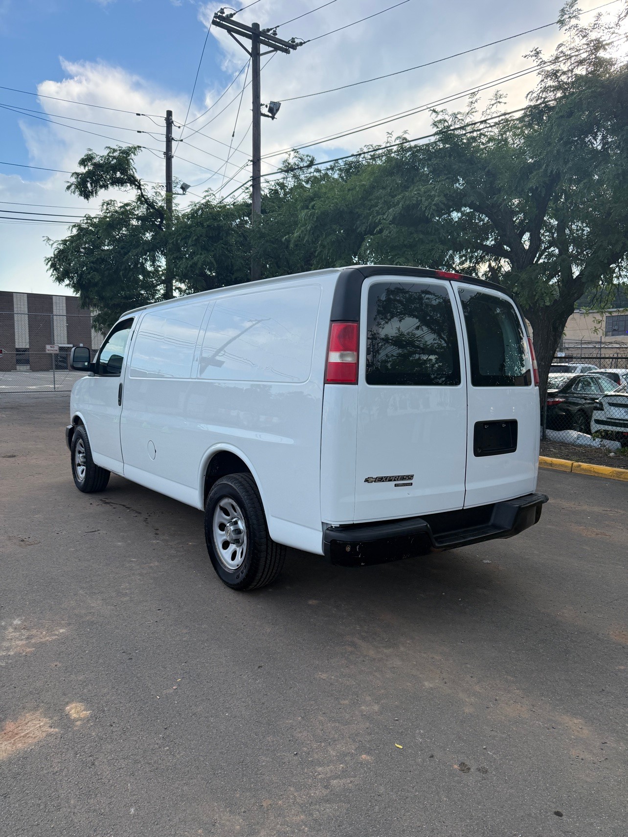 2013 Chevrolet Express 1500 Cargo Van - photo 5