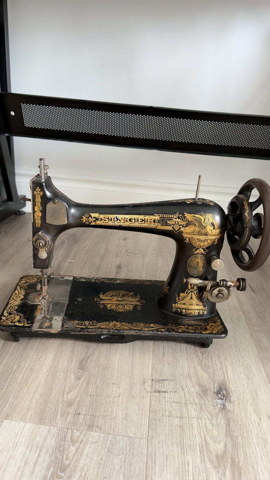 Antique Singer Sewing Machine – Sphinx Decals, Serial B788826
