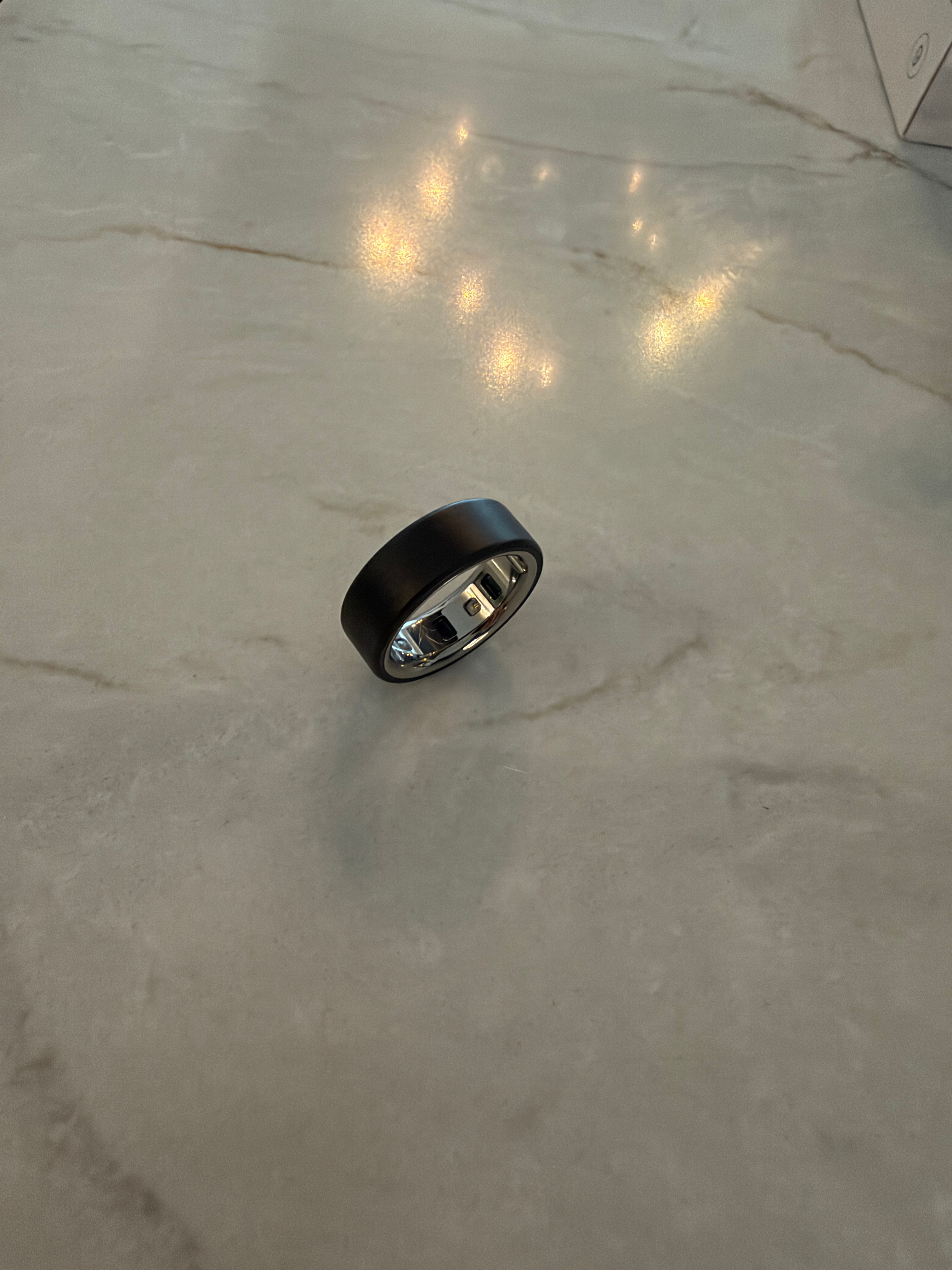 Oura Ring 4 — taille 9 noire — chargeur + boîte — Montréal