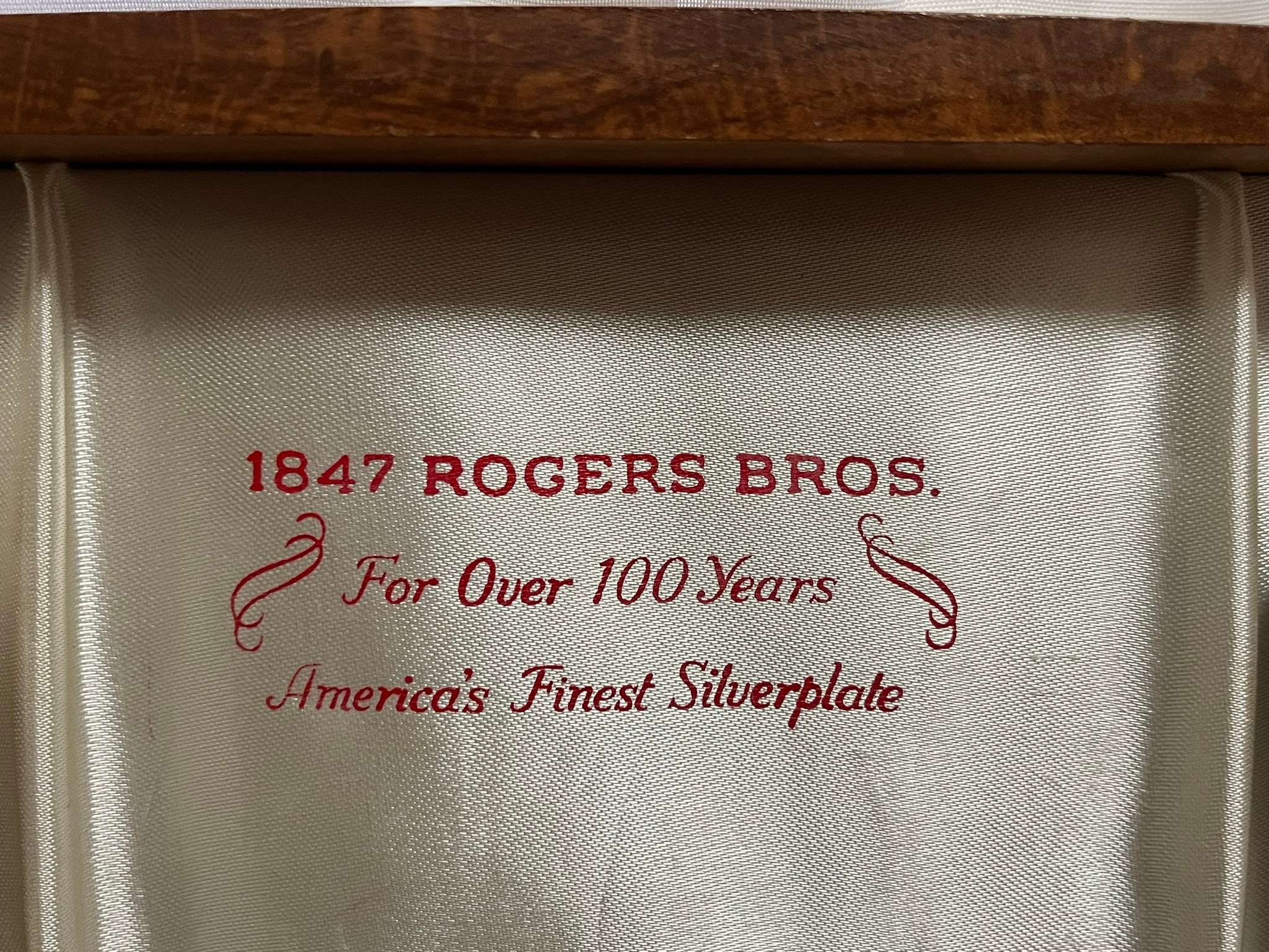 1847 Rogers Bros. Silverplate Flatware Set (with Original Case) - photo 5
