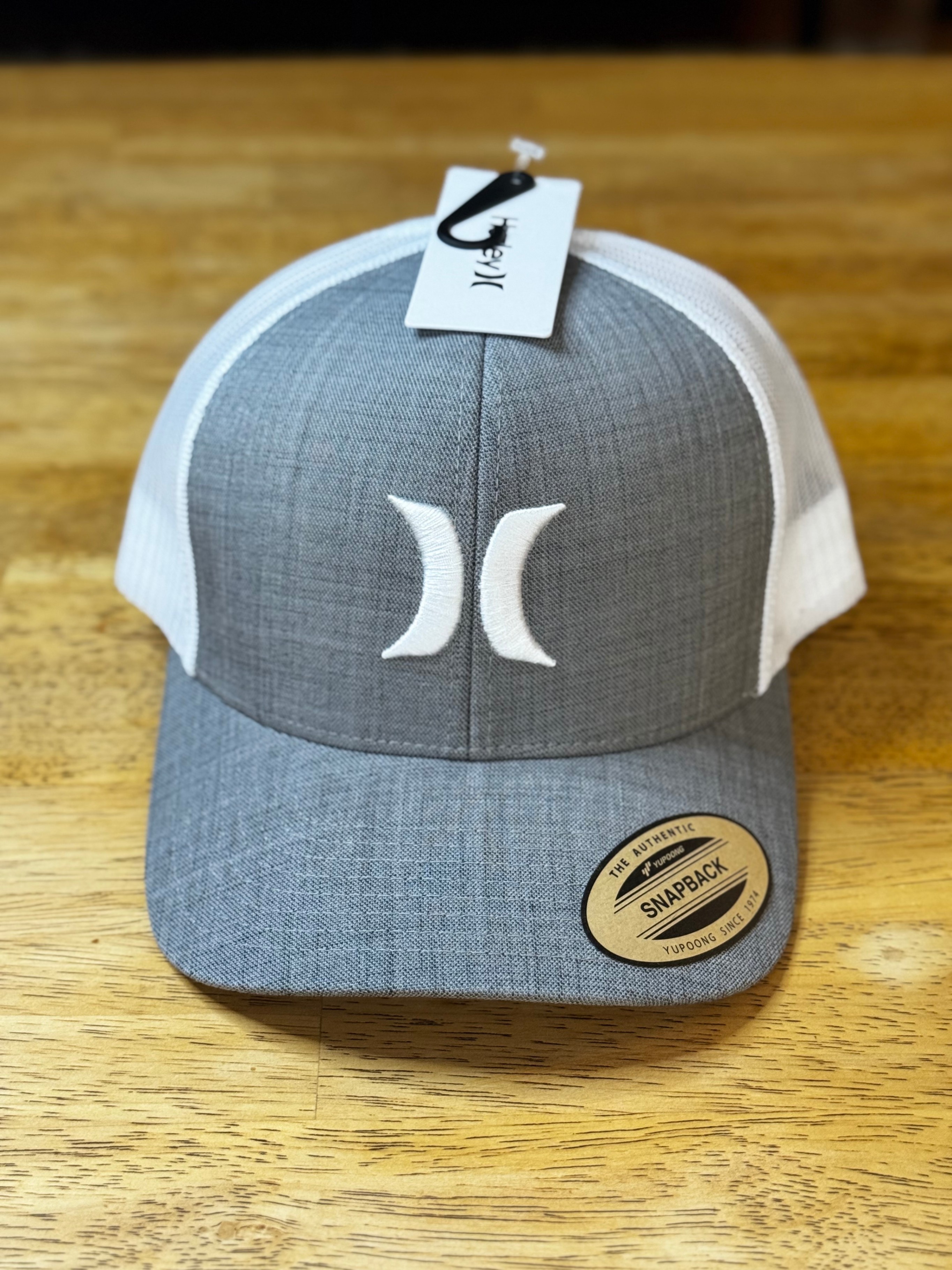 Hurley snapback trucker cap – brand new