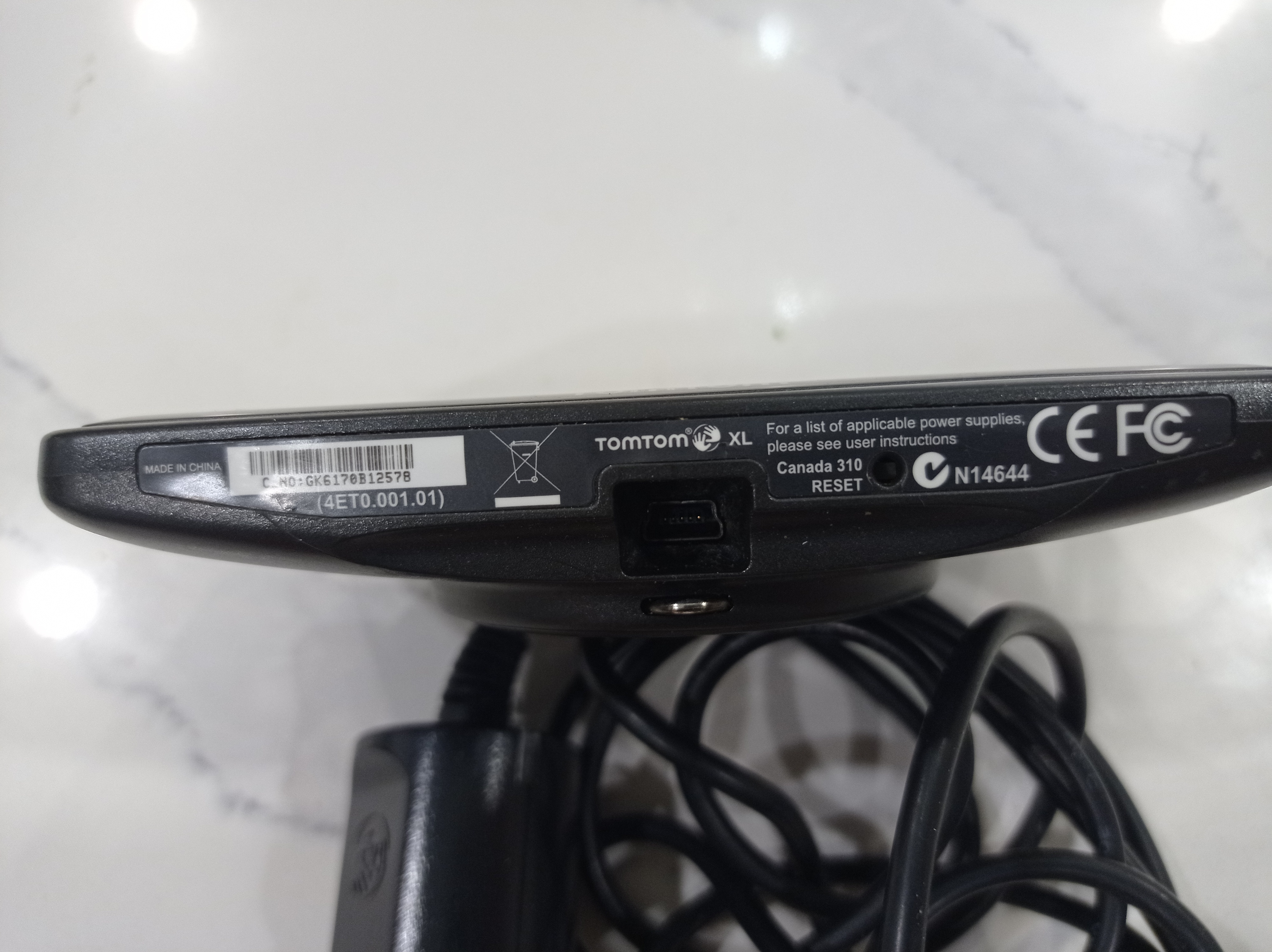 TomTom XL (Model 4ET03) Portable GPS Navigator - photo 2