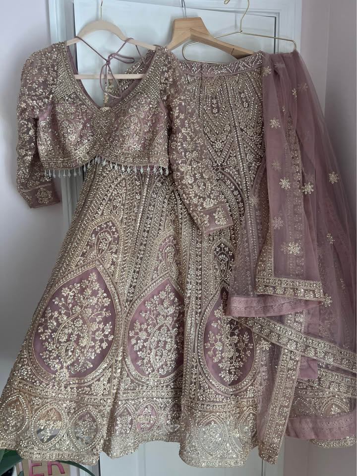 Mauve beaded and Embroidered Lehenga with Jewellery Set - photo 3