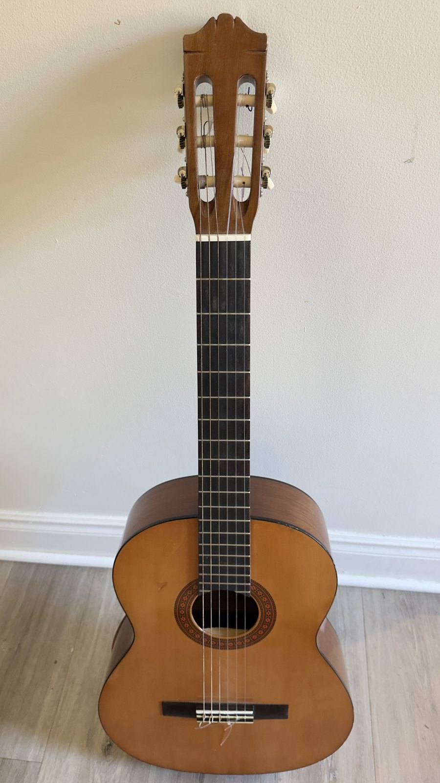 Yamaha C40 Classical Guitar + Gig Bag + Tuner, Capo, Strings