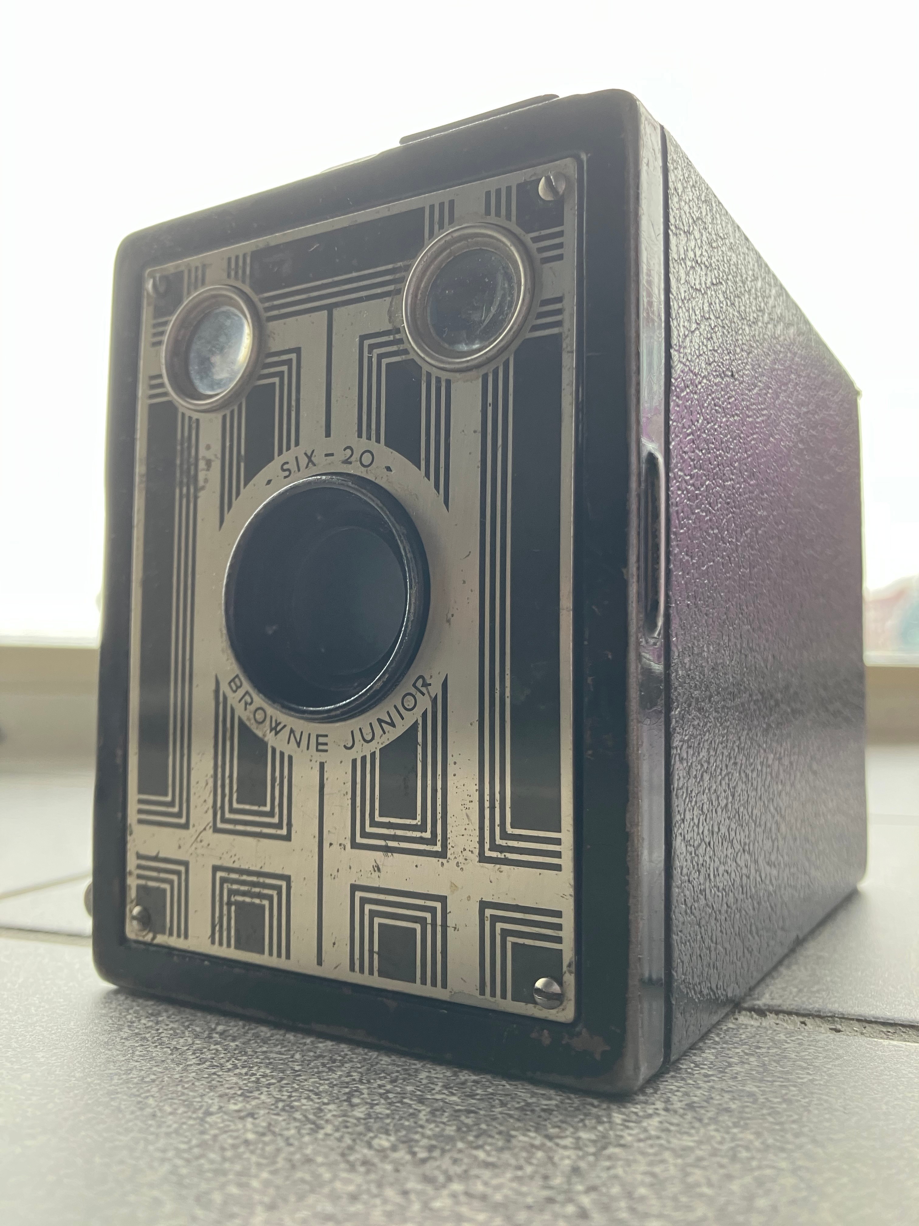 Six 20 Brownie Junior Film Camera - photo 2