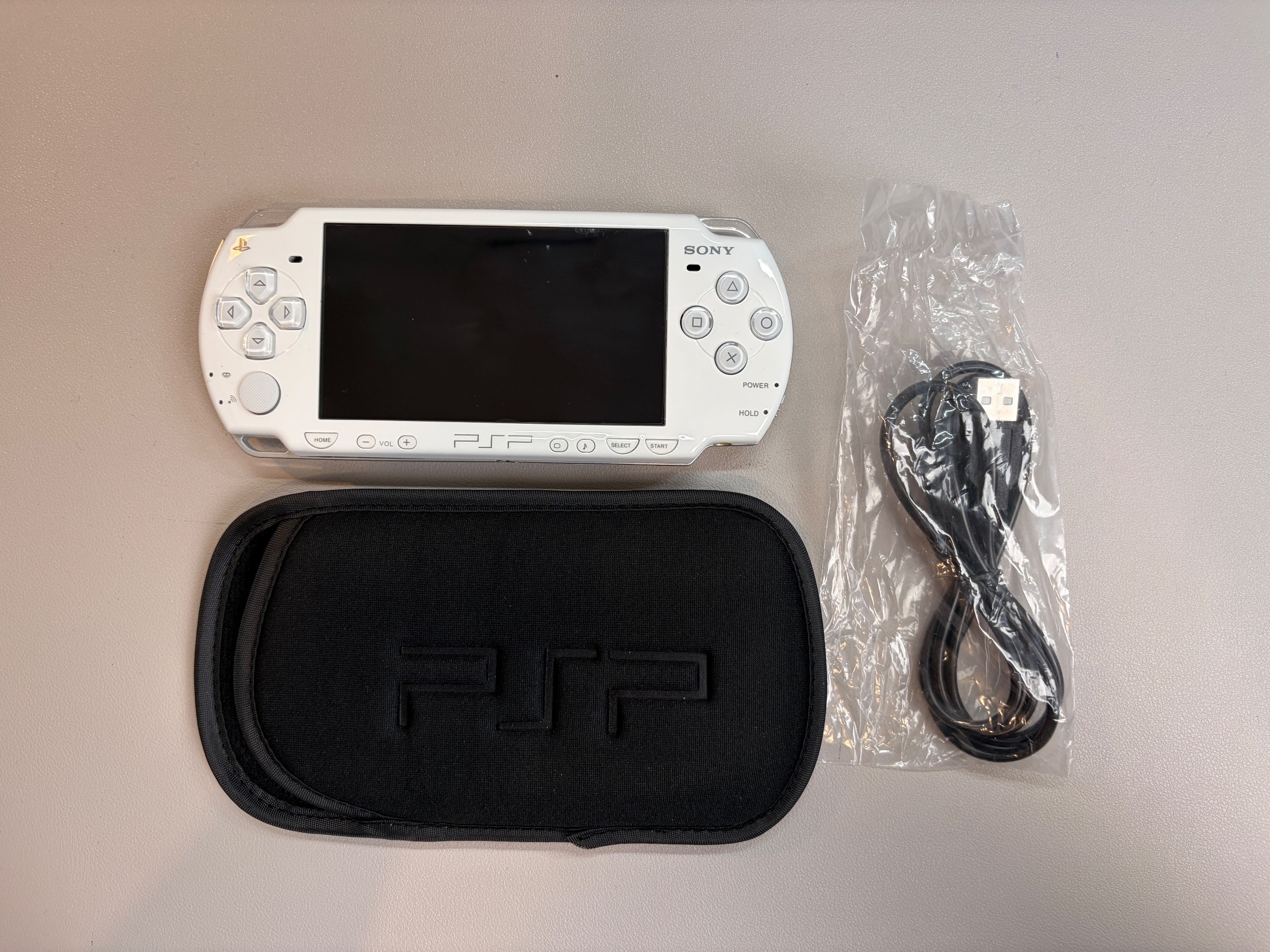 Sony PSP 2000 Handheld Game Console — White, Like New - photo 5