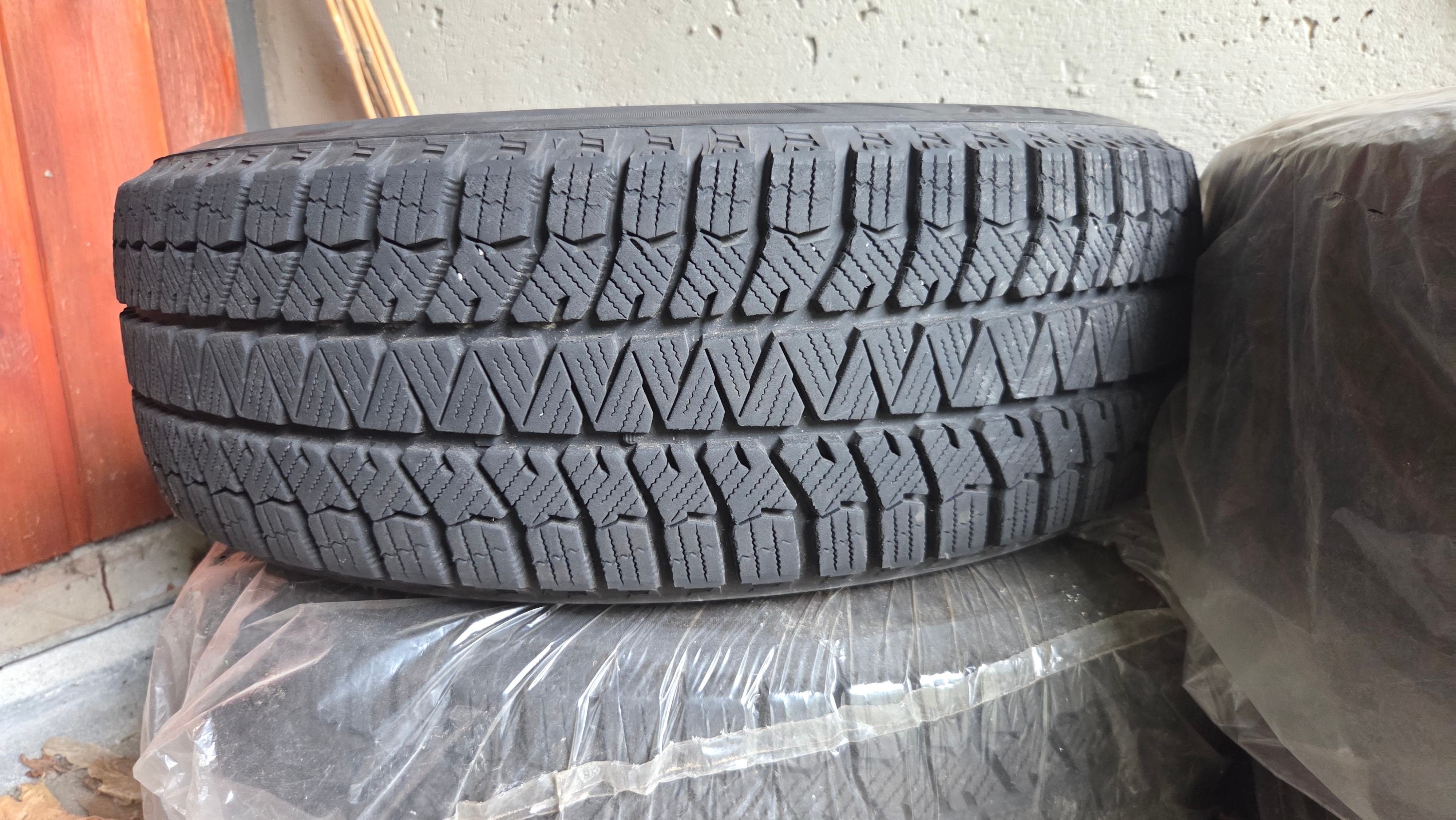 Set of Winter Tires on Rims (205/65R16)- Bridgestone - photo 5