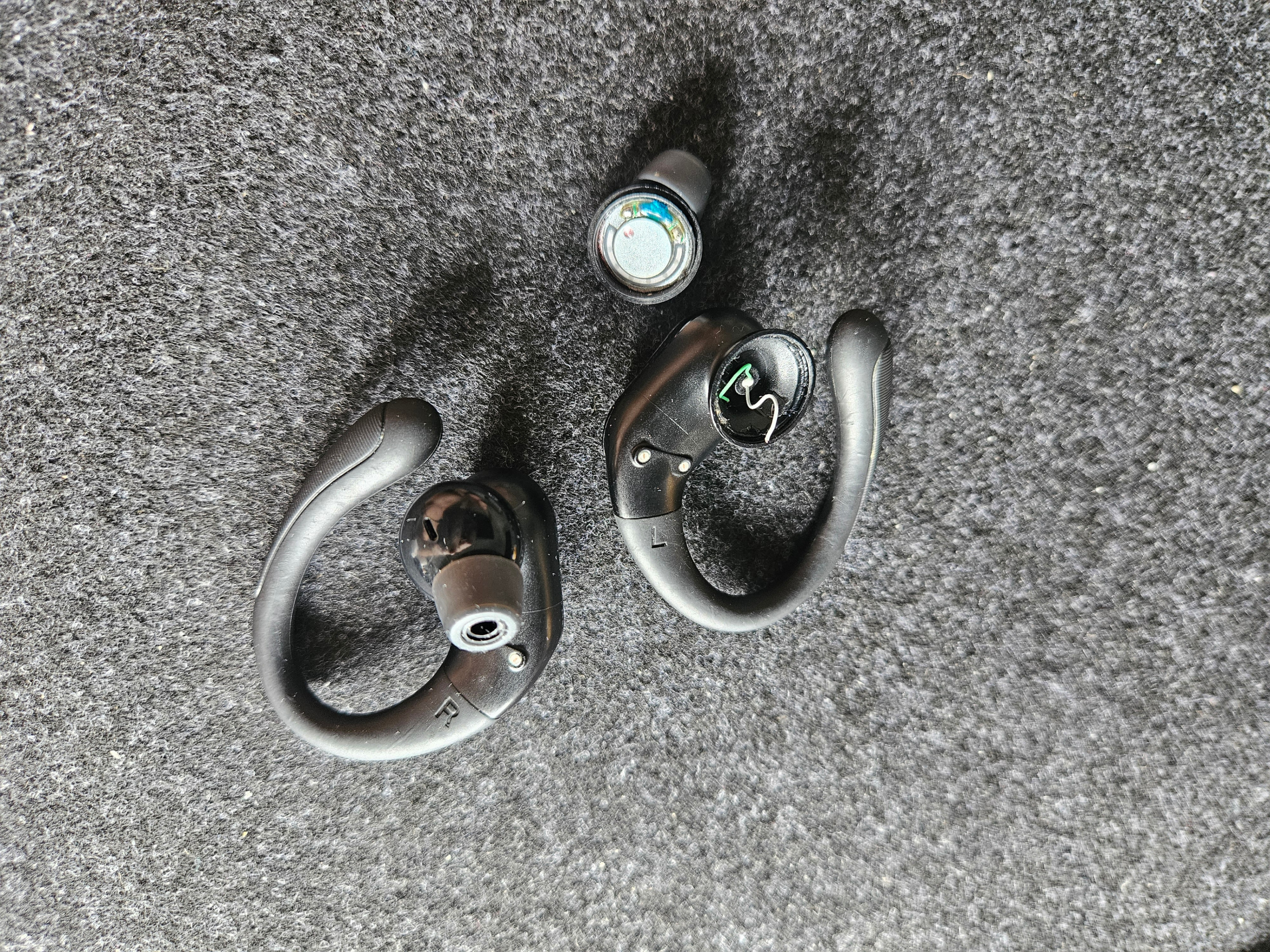 Poounur - Q78 Wireless Sport Earbuds with Charging Case - photo 2