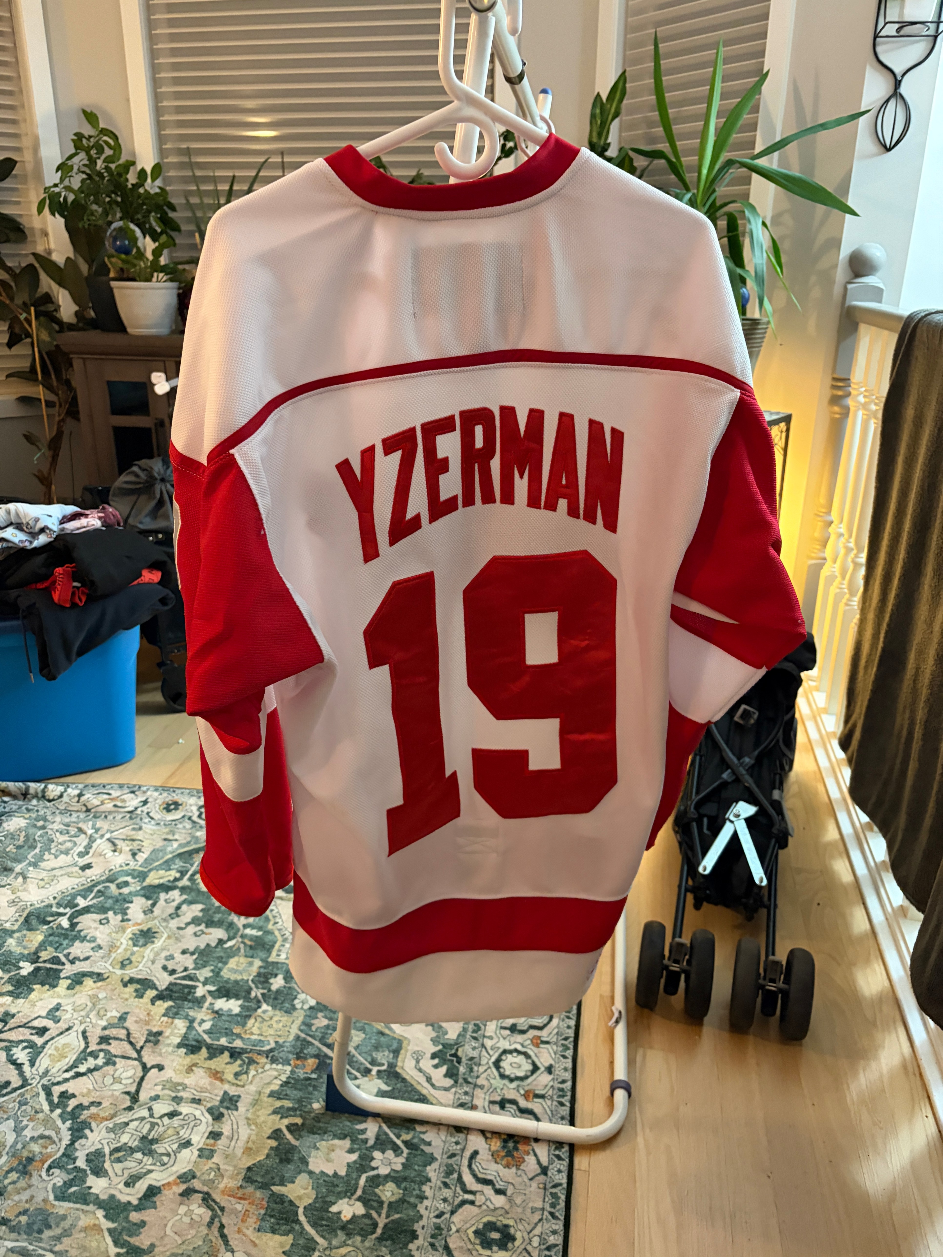 CCM Detroit Red Wings Yzerman Jersey - photo 2