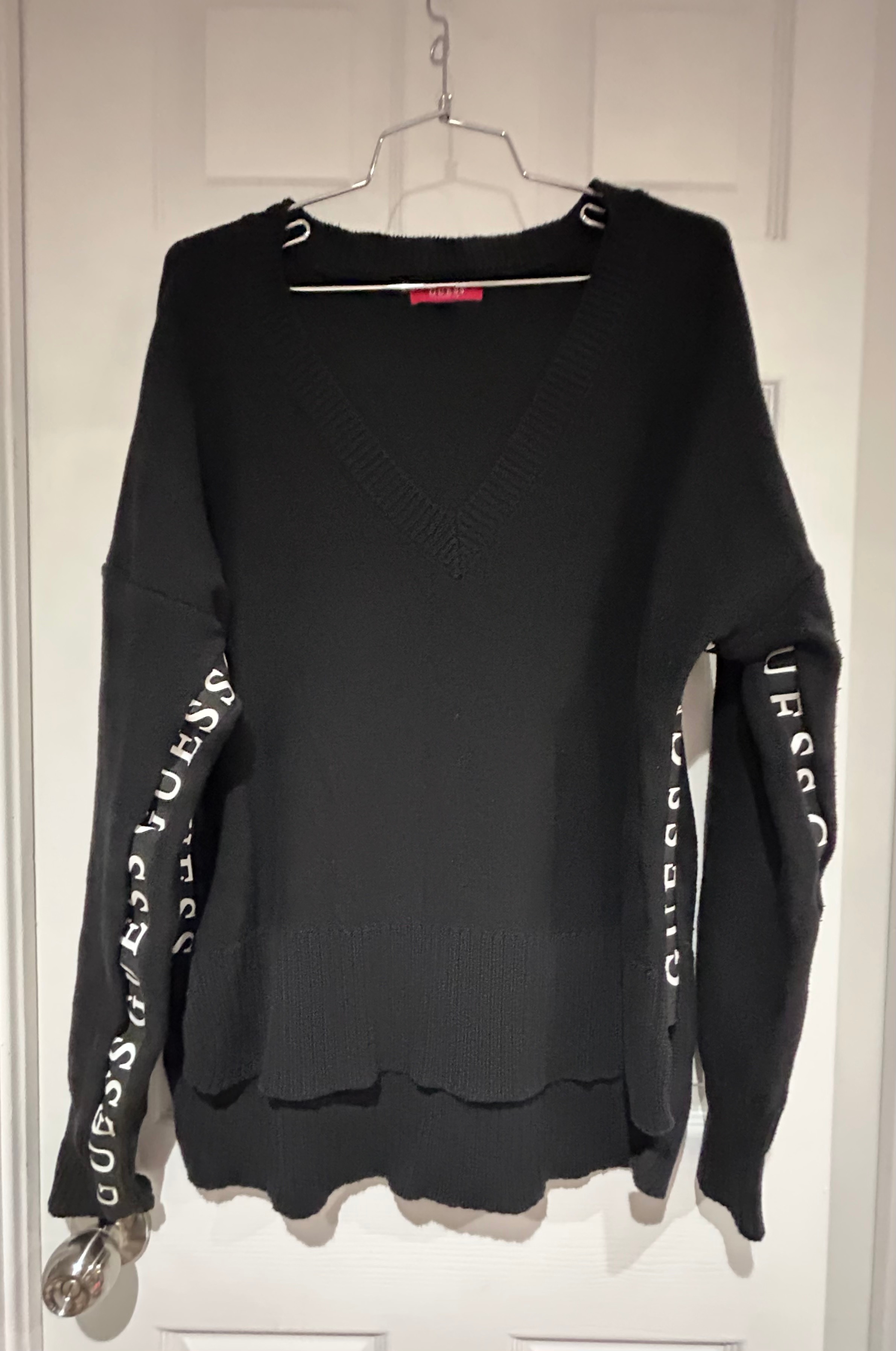 Womans GUESS Black Vneck Sweater XXL