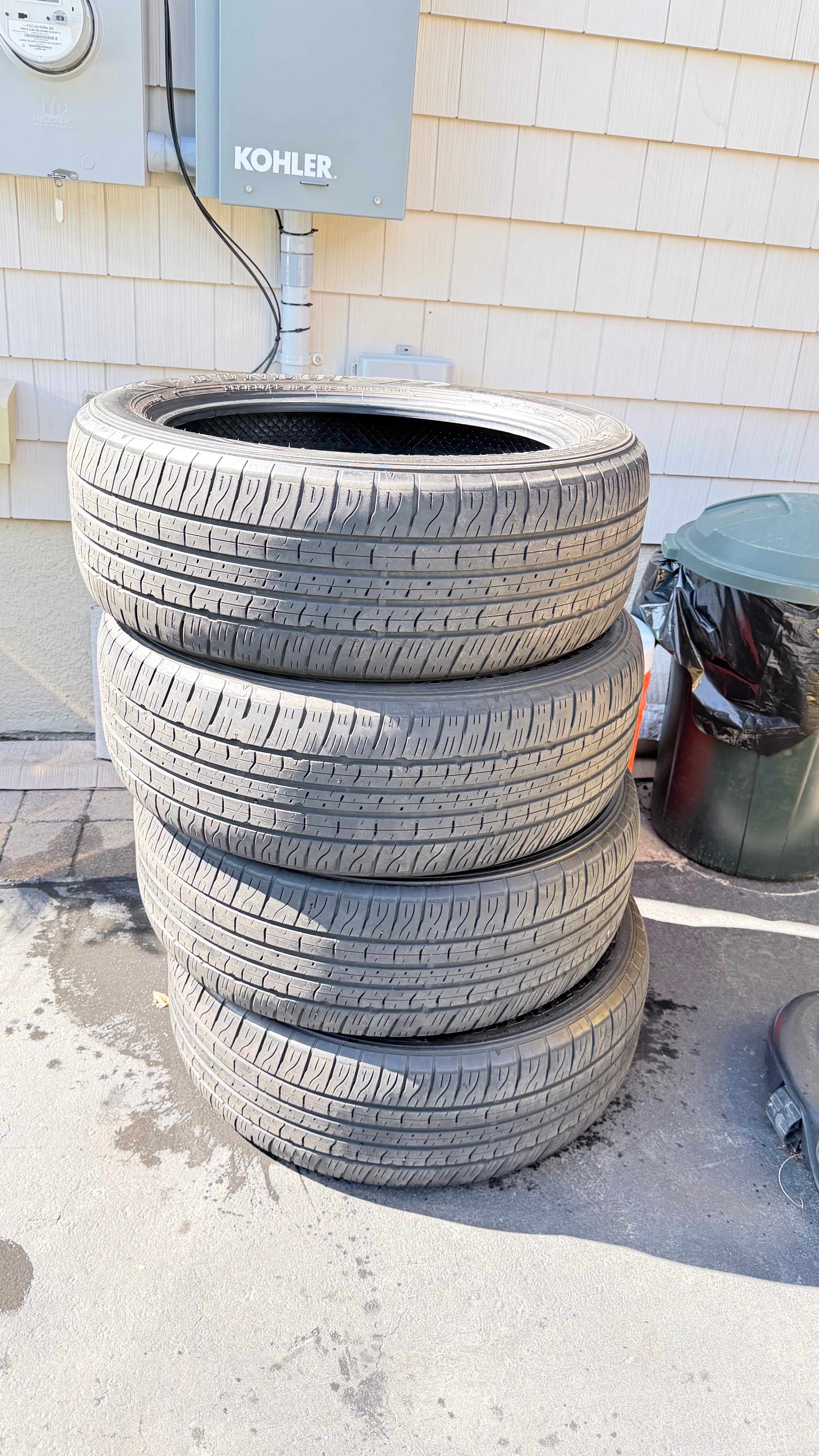 Set of 4 Dunlop Grandtrek 265/50R22 Tires - photo 2