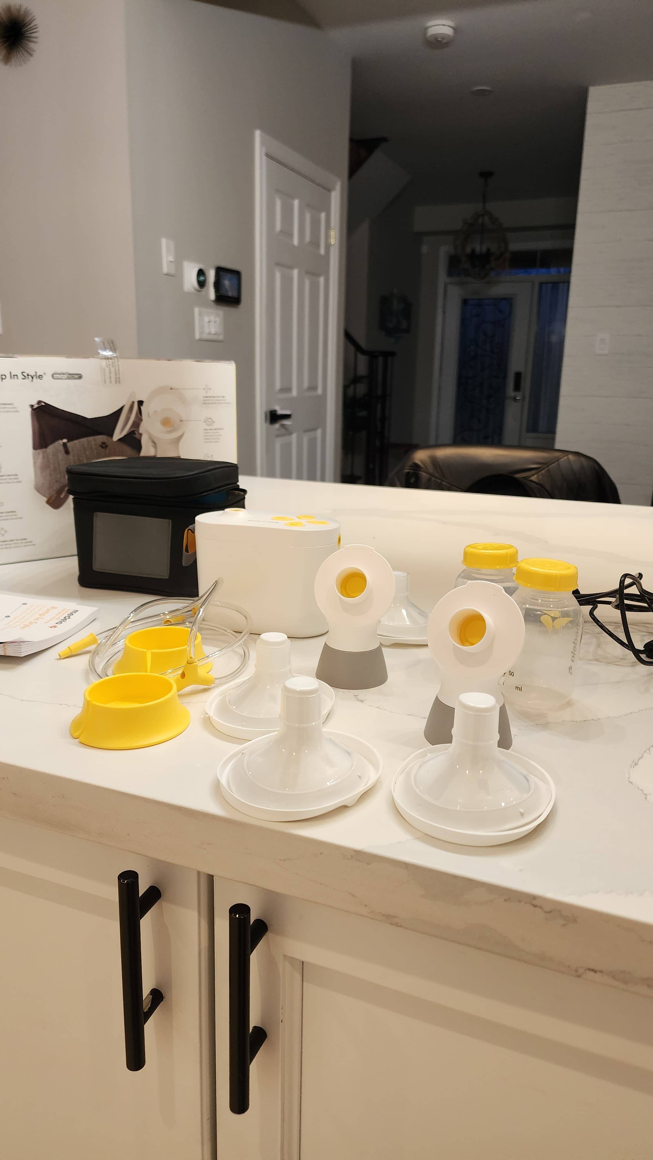 Medela Pump In Style with MaxFlow Double Electric Breast Pump - photo 3