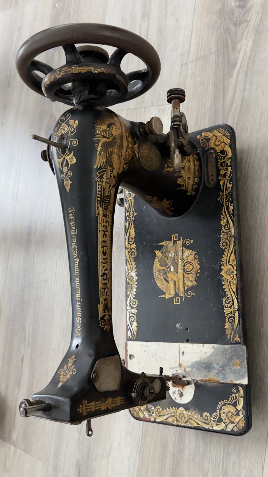Antique Singer Sewing Machine – Sphinx Decals, Serial B788826 - photo 2