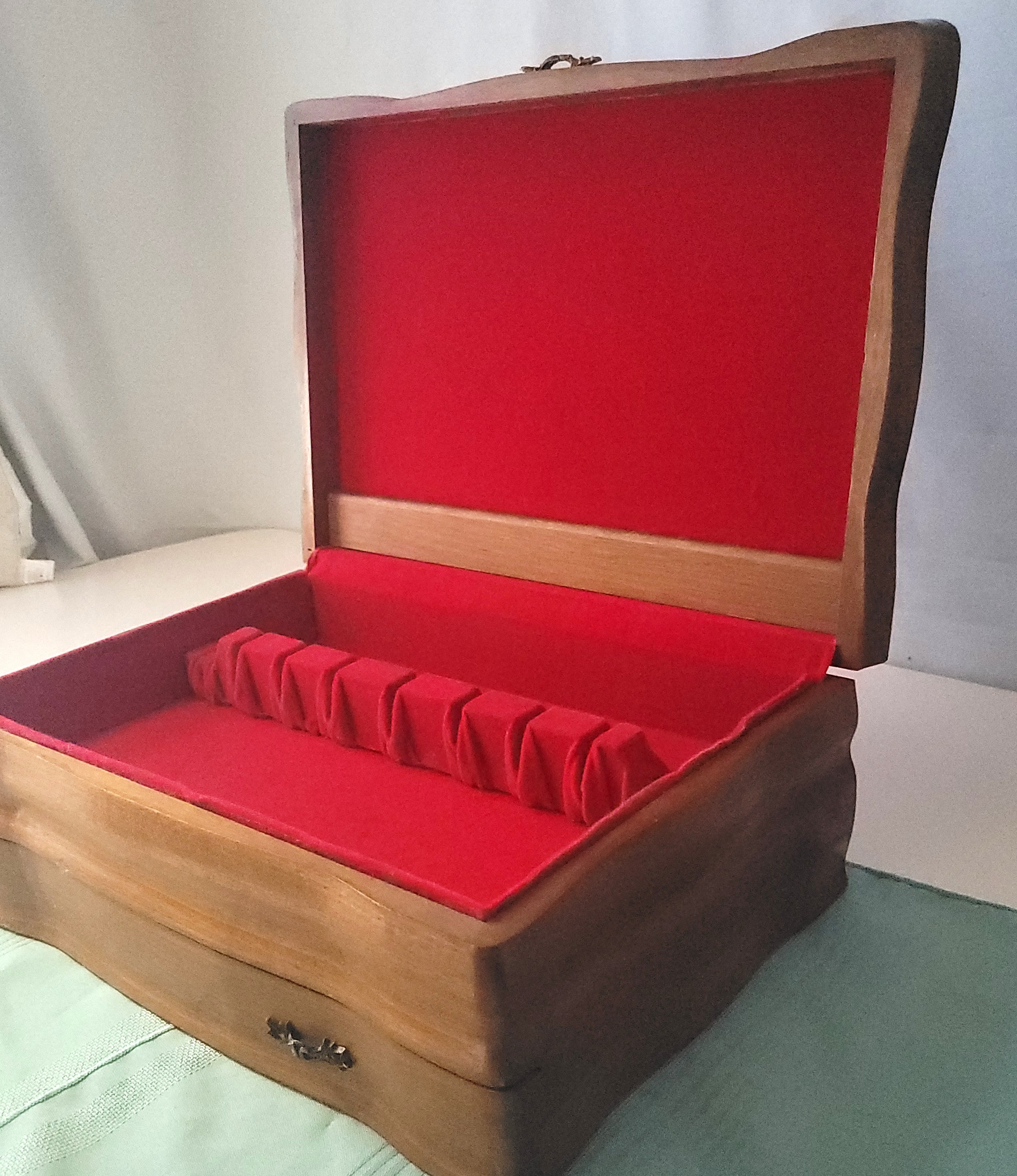 1965 Wooden Flatware Chest Red Felt Silverware Storage Scalloped - photo 5