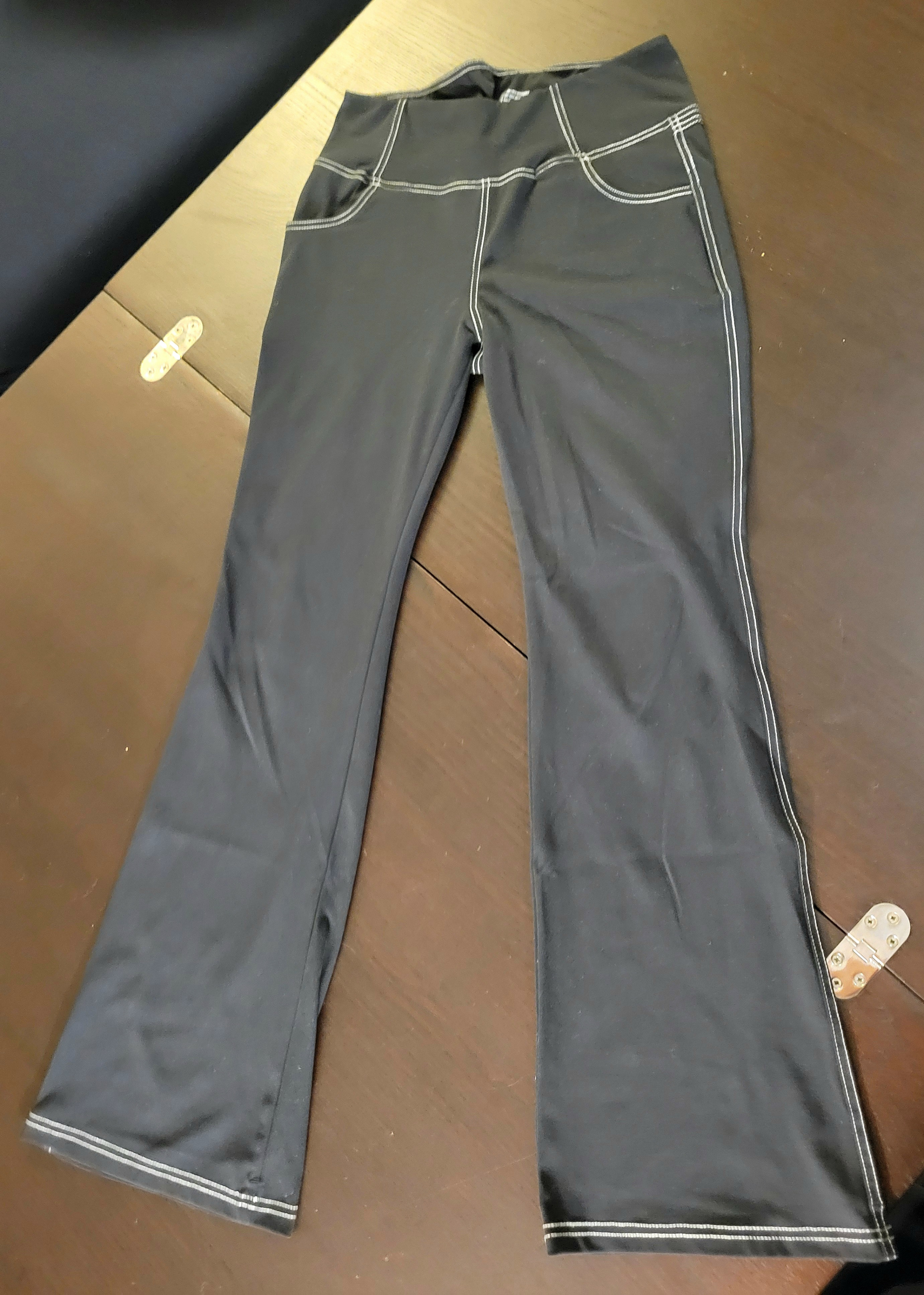 VOOVEEYA black high-waisted flared yoga pants (NEW) (SIZE M)