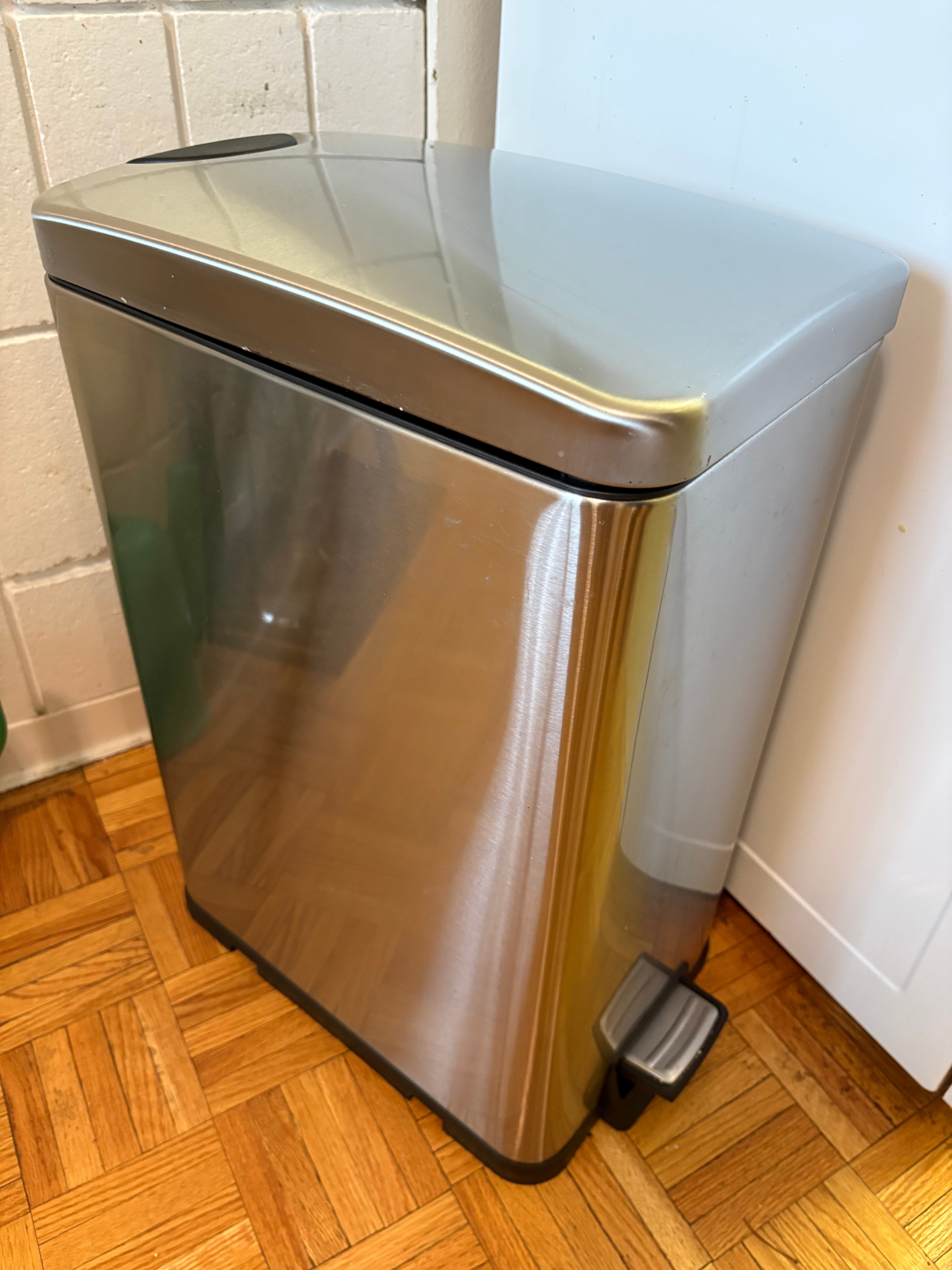 Metal Kitchen Garbage Bin with Foot Pedal