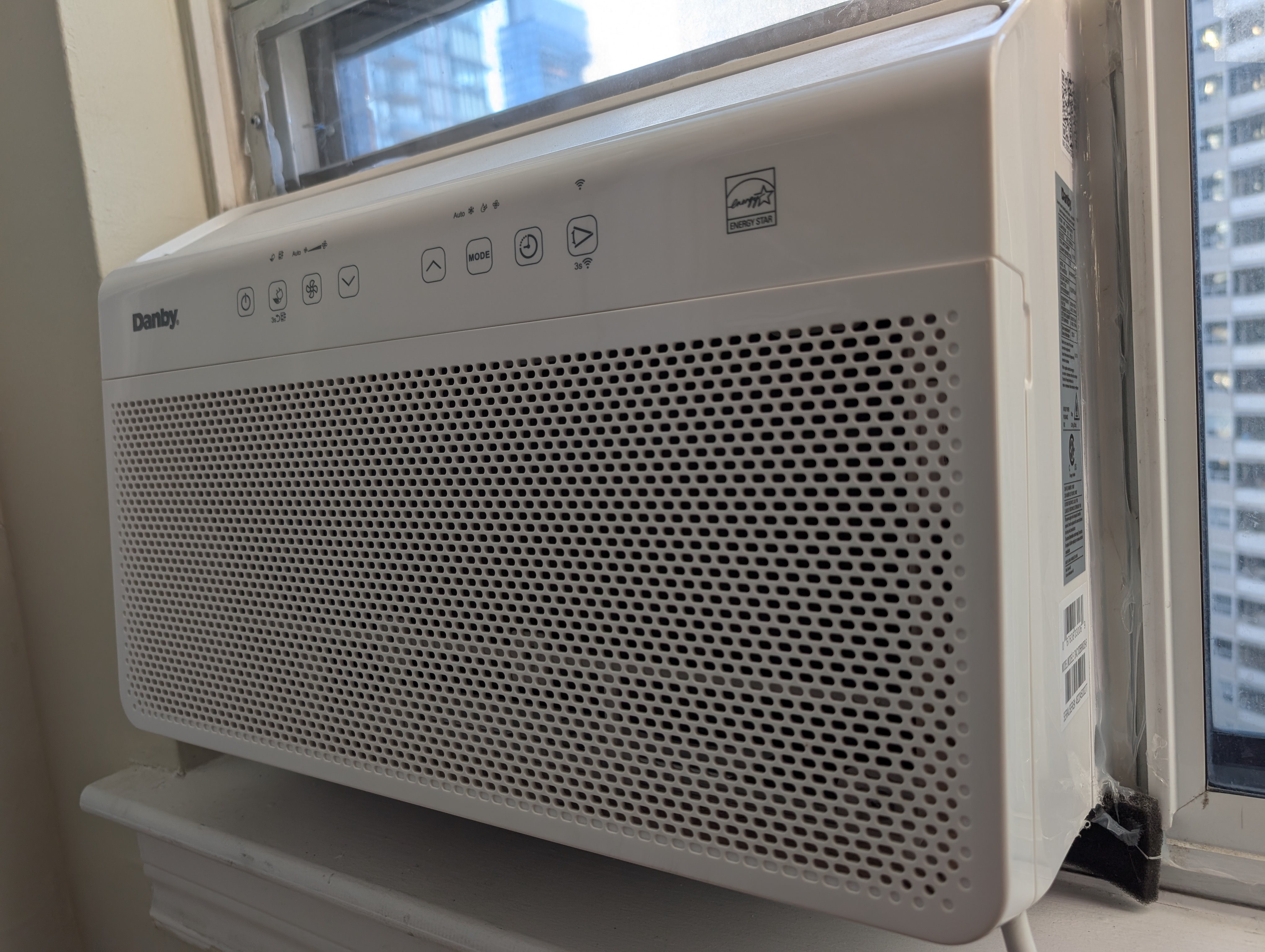 Danby 10,000 BTU Inverter Window AC + Remote - photo 2