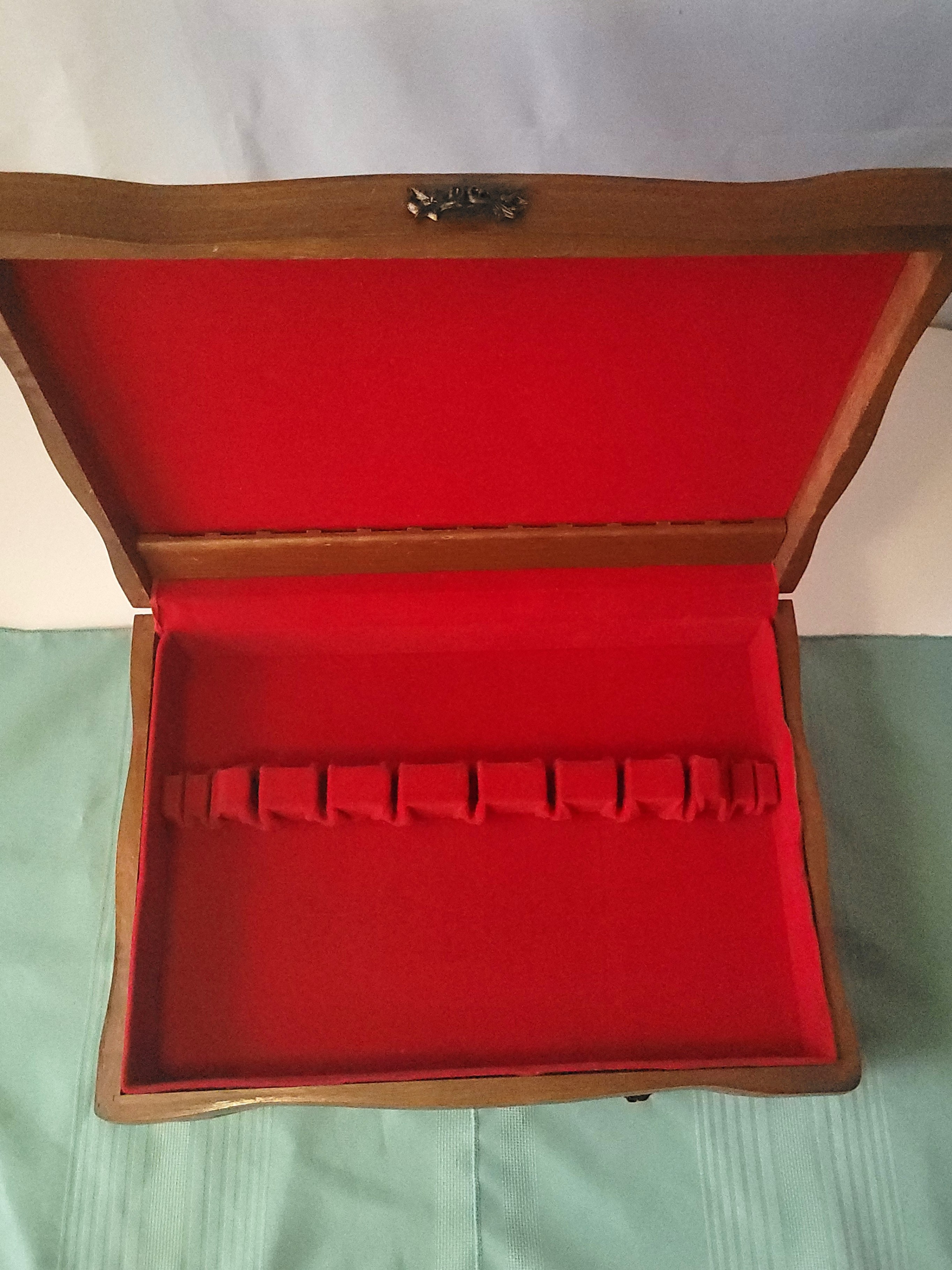 1965 Wooden Flatware Chest Red Felt Silverware Storage Scalloped - photo 4